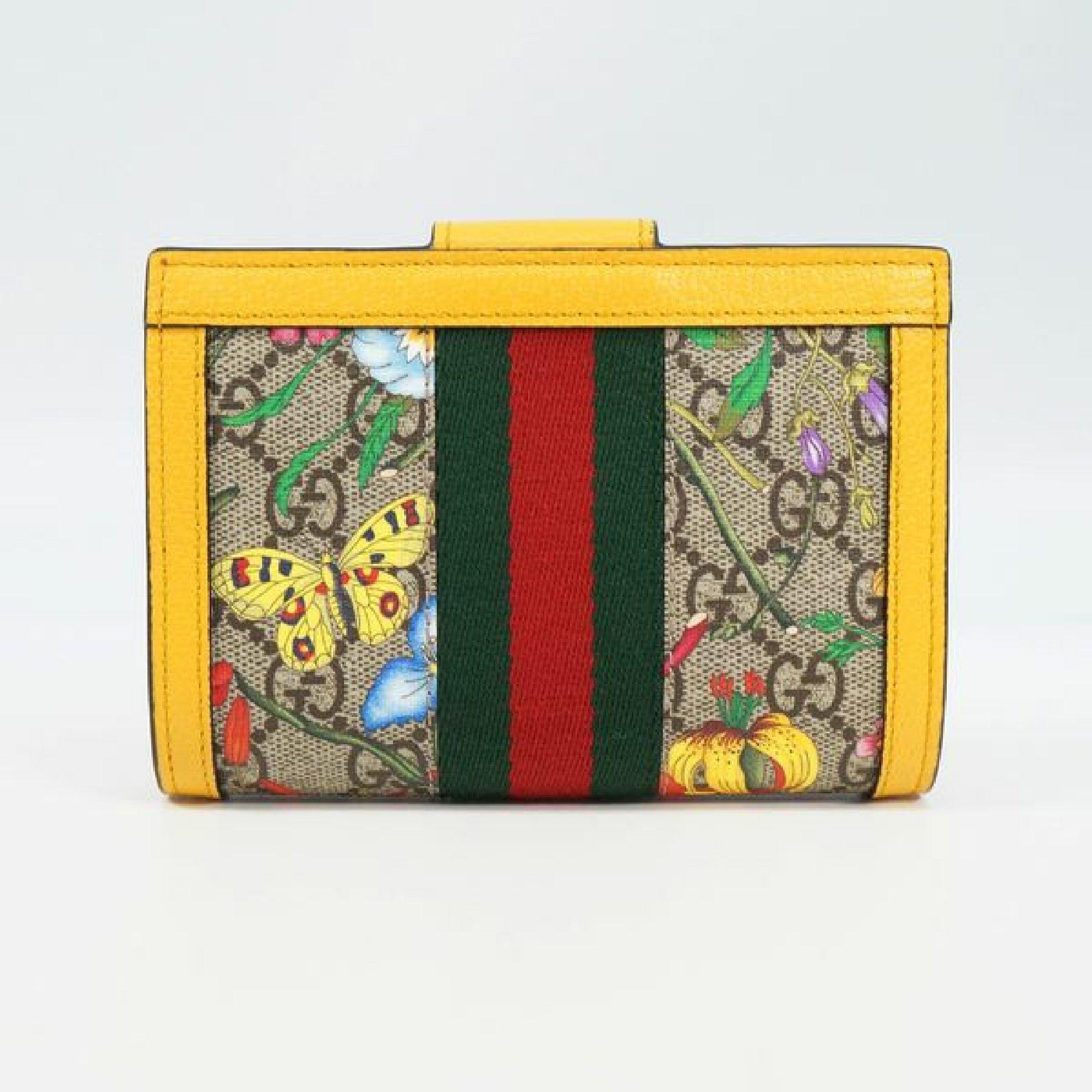 An authentic GUCCI Flora Ophidia unisex passport case 598914 yellow. The color is Yellow. The outside material is GG Supreme canvas. The pattern is Flora  Ophidia. This item is Contemporary. The year of manufacture would be 1986.
Rank
Same as S new