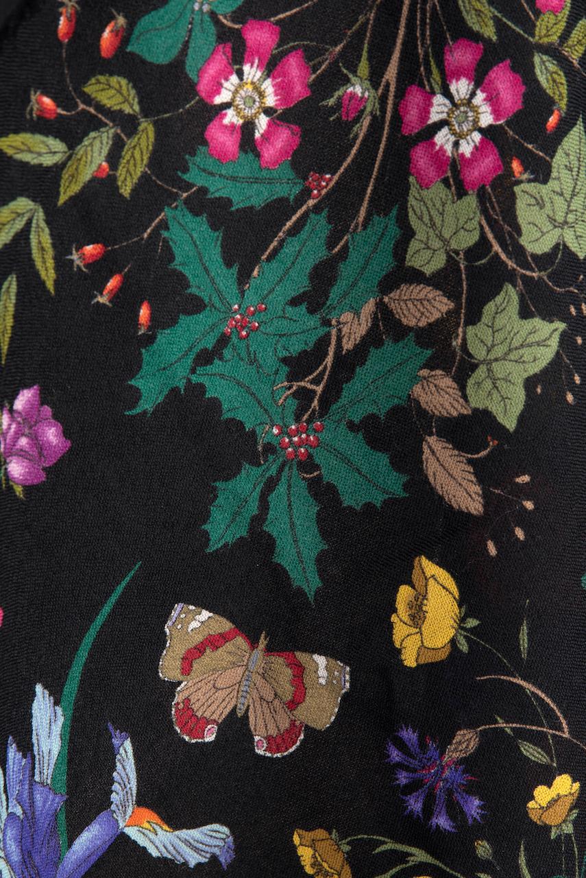 GUCCI Flora Vittorio Accornero Huge Multi Colored Floral Print Black Wool Scarf In Excellent Condition In Munich, DE