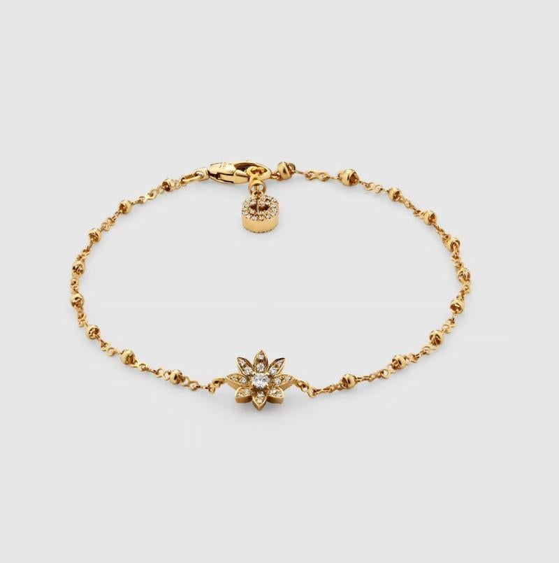 Round Cut Gucci Flora Yellow Gold Bracelet with Diamonds YBA581817002 For Sale