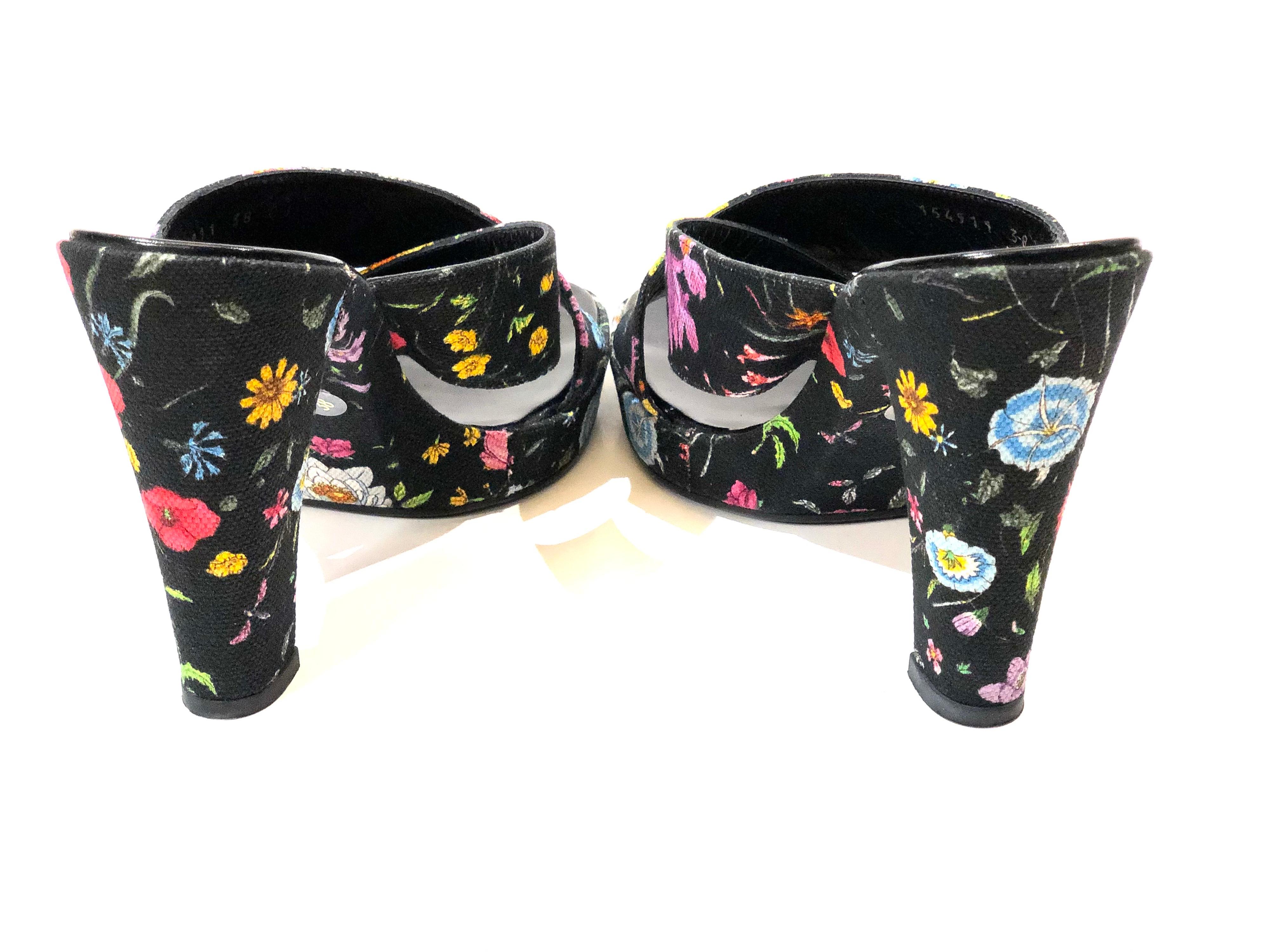 Gucci Floral Canvas Sandals Mules In Excellent Condition For Sale In Sheung Wan, HK