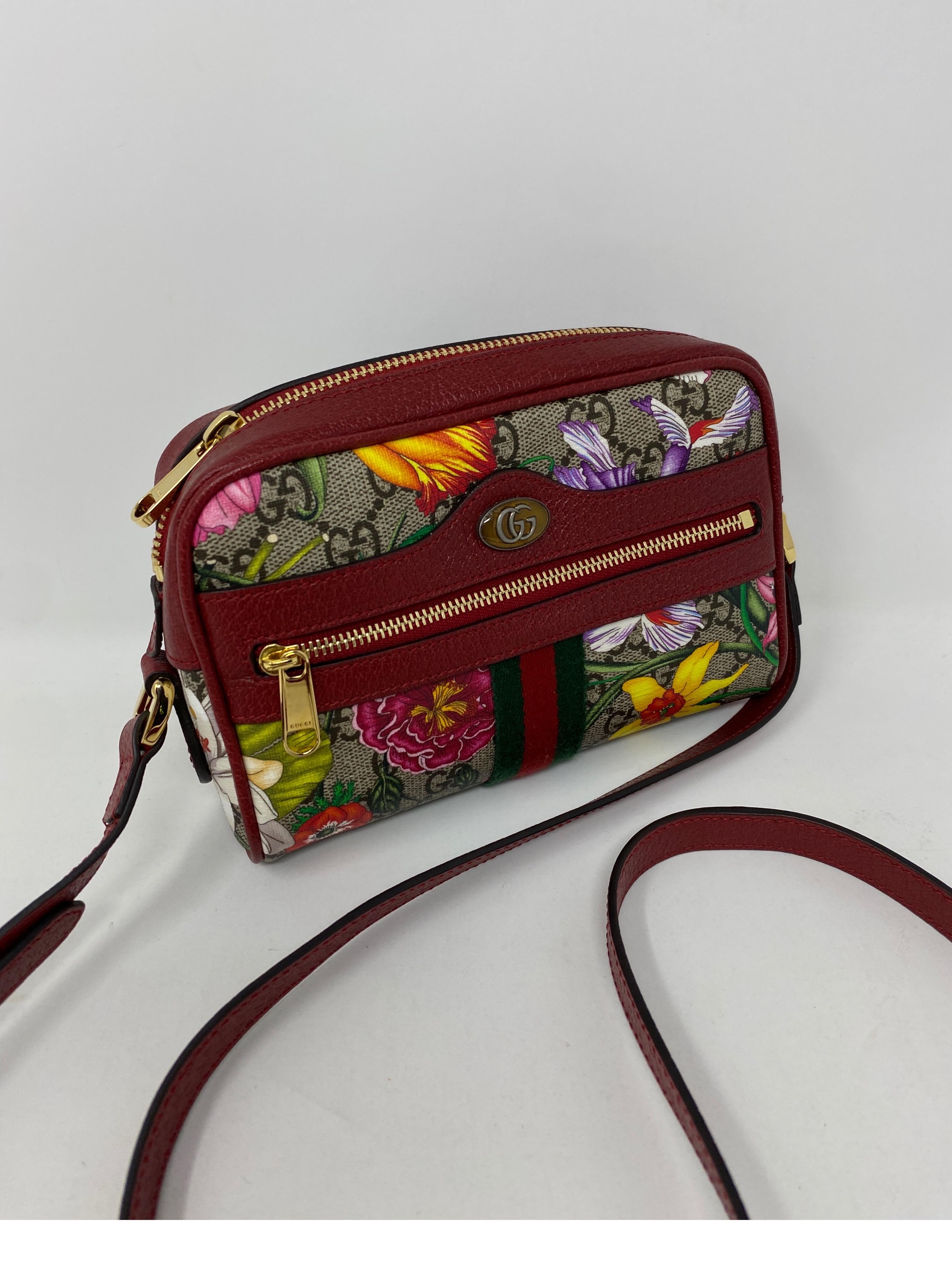 Gucci Floral Crossbody Bag In Excellent Condition In Athens, GA