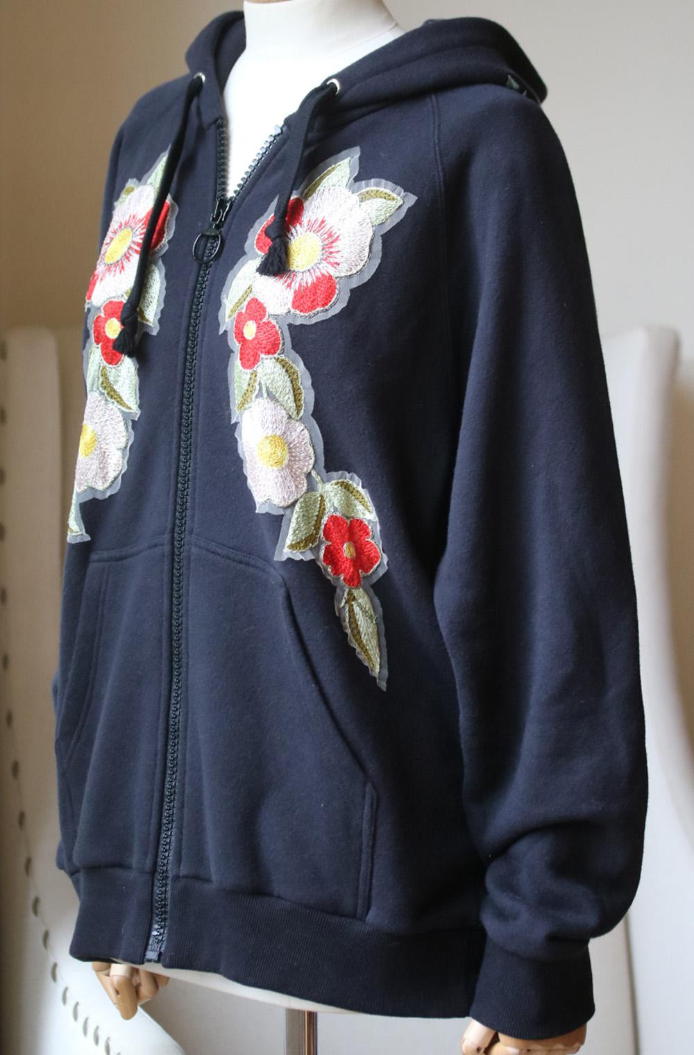 Gucci Kapuzenpullover aus Baumwoll-Jersey mit Blumenstickerei (Schwarz)