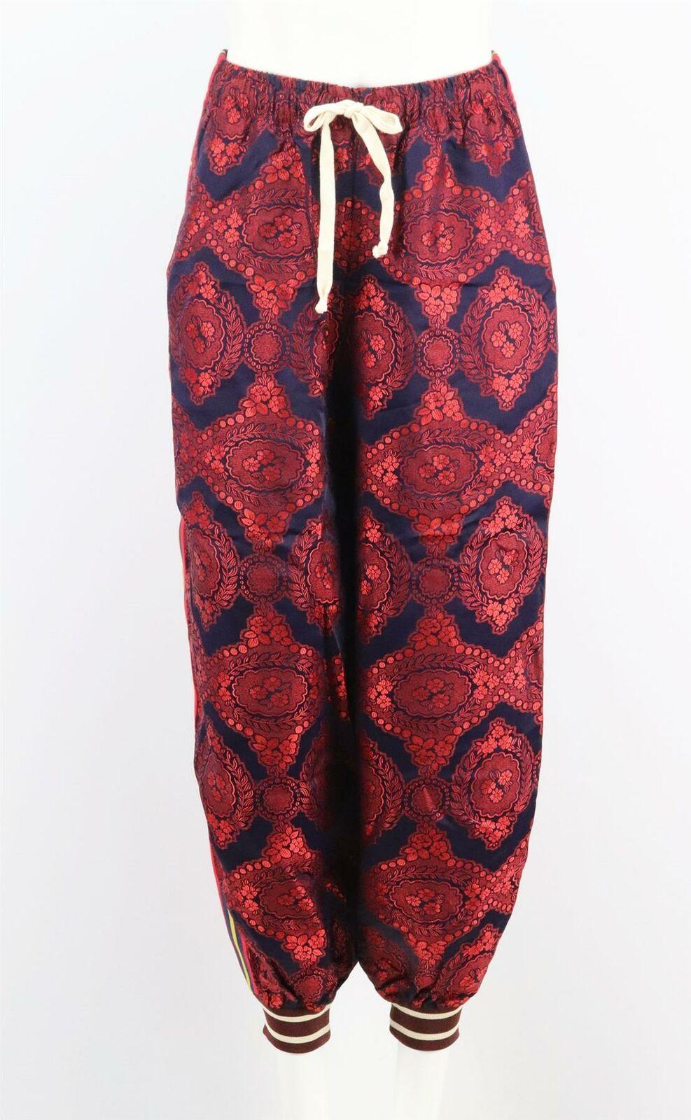 These Gucci pants have been made in Italy from panels of floral jacquard and lustrous silk-twill and are fitted with an elasticated waistband and ribbed cuffs to accentuate the voluminous legs.
Multicolored jacquard and silk-twill.
Pull on.
77%