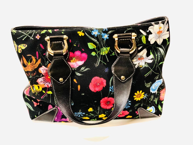 Gucci Floral Print Canvas Handbag In Excellent Condition For Sale In Sheung Wan, HK