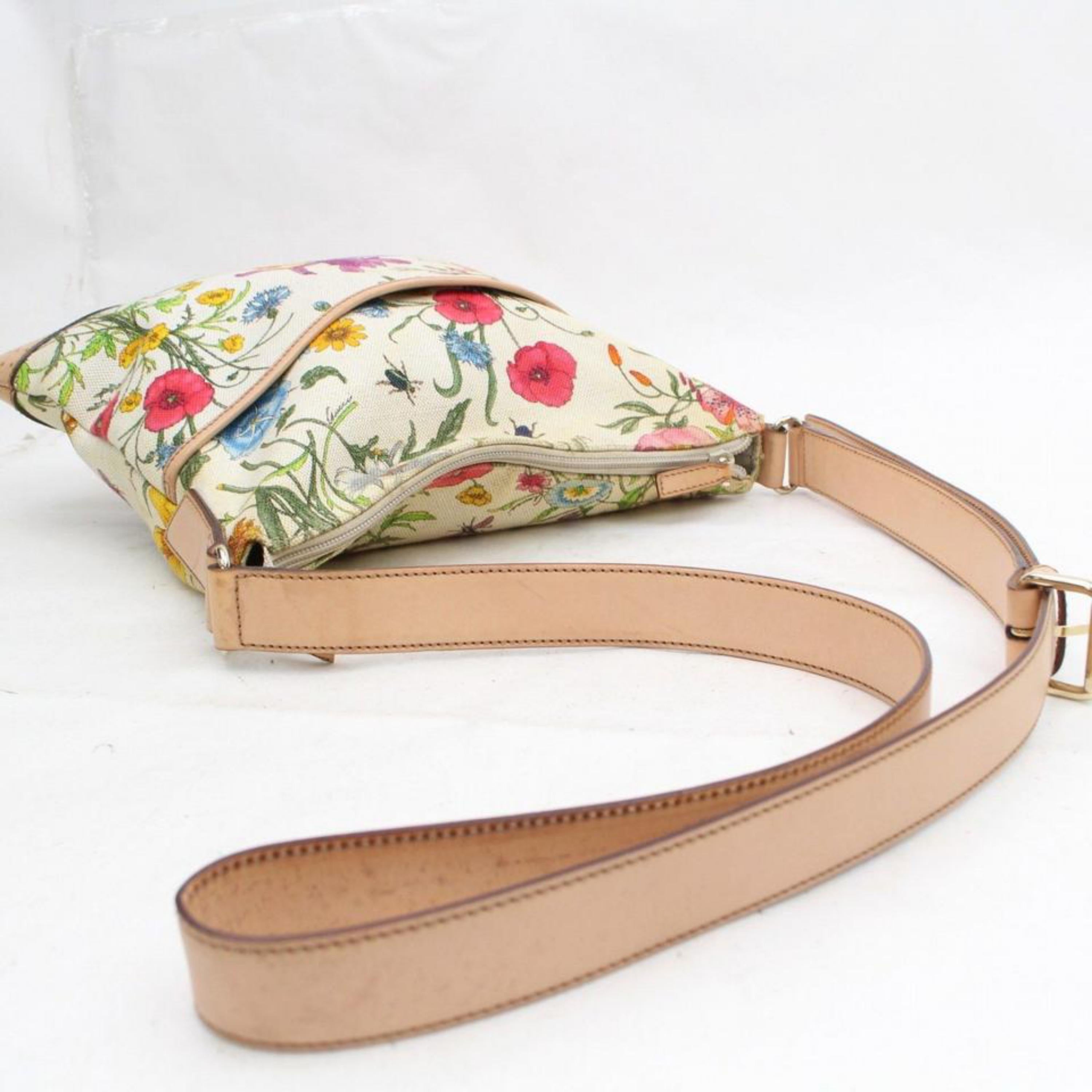 Gucci Floral Print Signature Cross Body 868868 Multicolor Canvas Messenger Bag In Good Condition For Sale In Forest Hills, NY