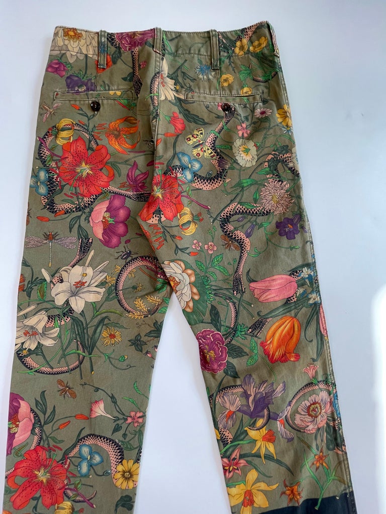 binde skildring Lily Gucci Floral Print Straight Leg Chino Pants - Size 30 (489260) For Sale at  1stDibs