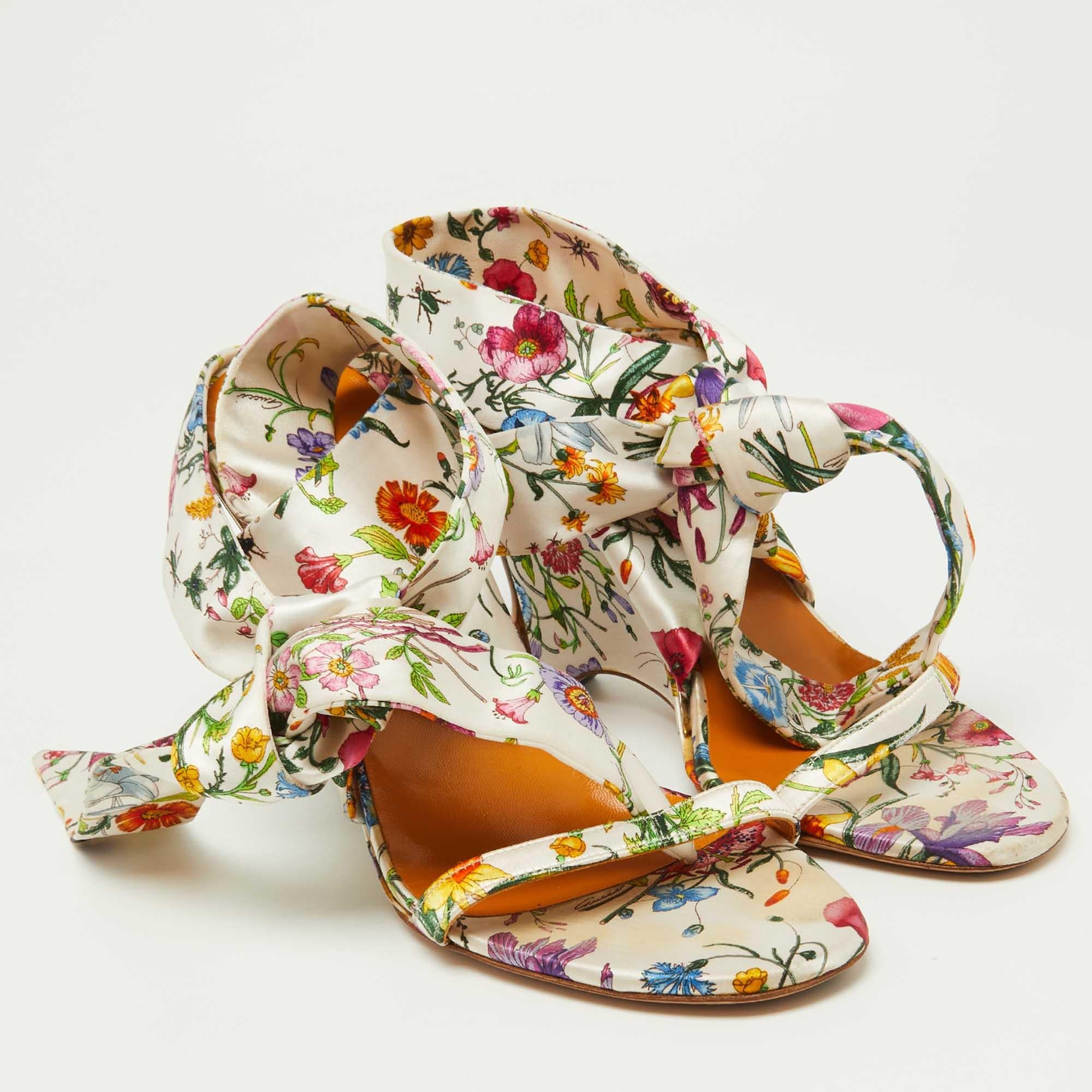 Gucci Floral Printed Satin Ankle Strap Wedge Sandals Size 38.5 For Sale 2