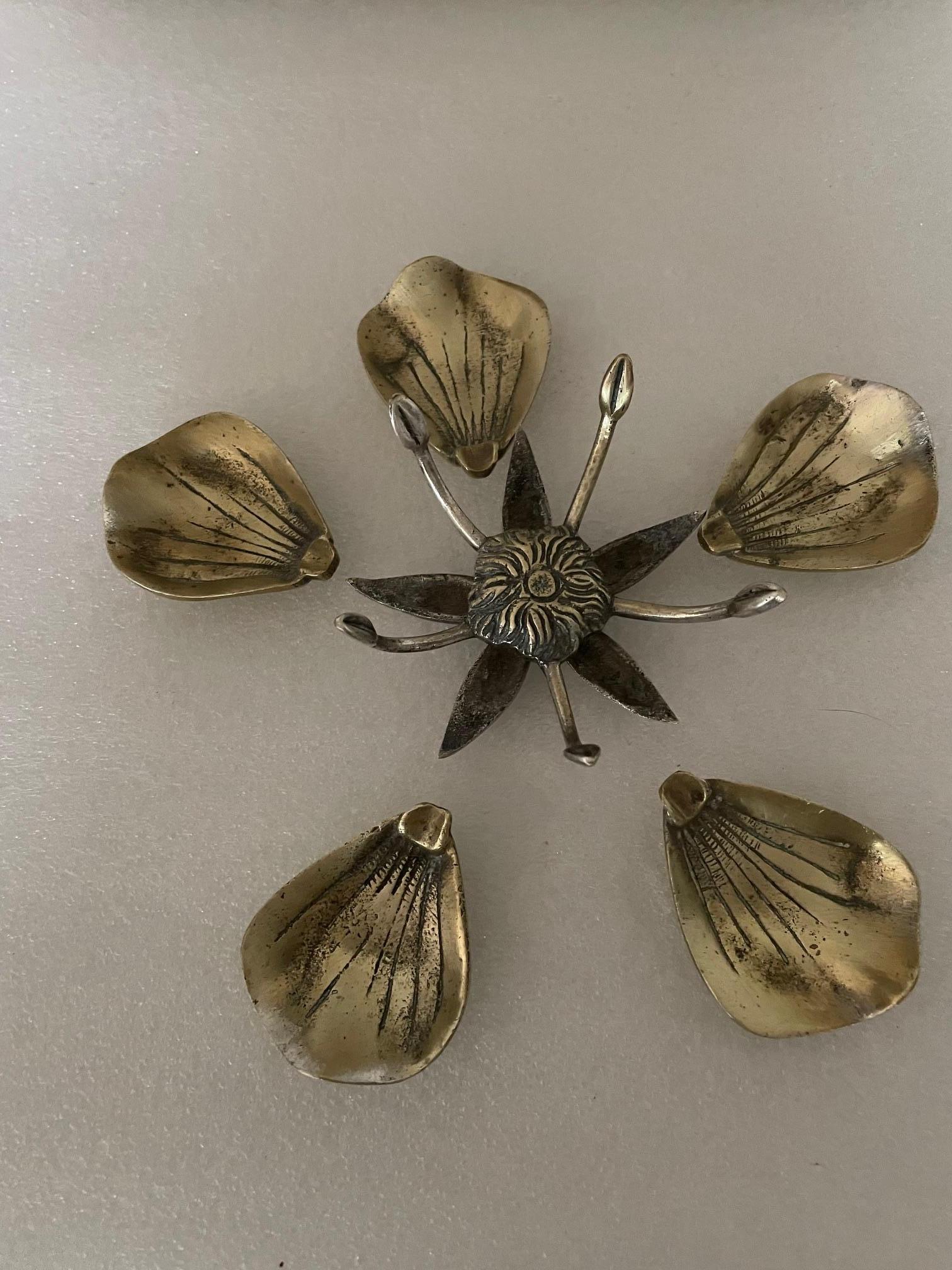 Mid-Century Modern Gucci flower ashtray For Sale