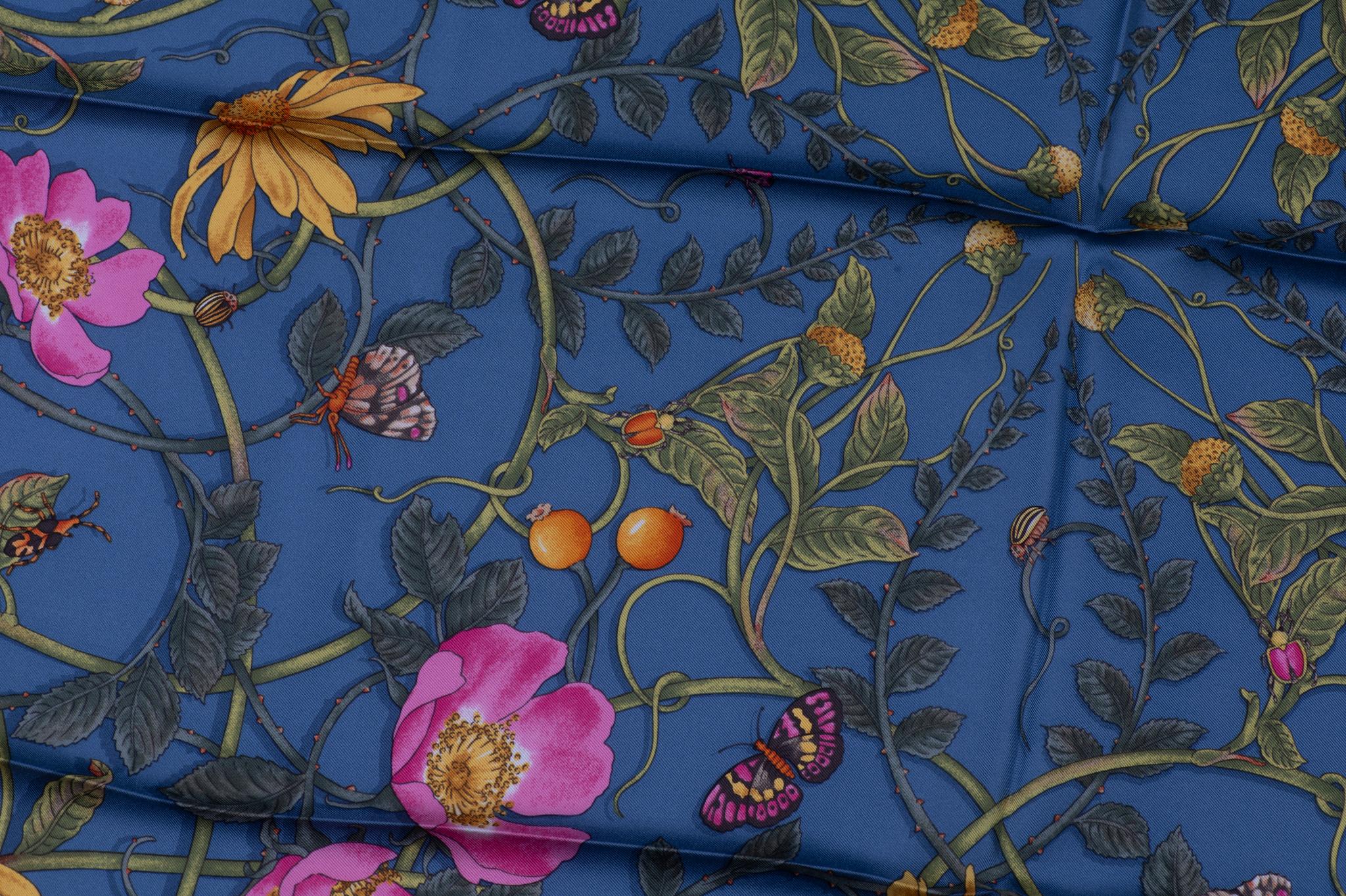 Blauer Seidenschal „Flowerwebby“ von Gucci für Damen oder Herren im Angebot