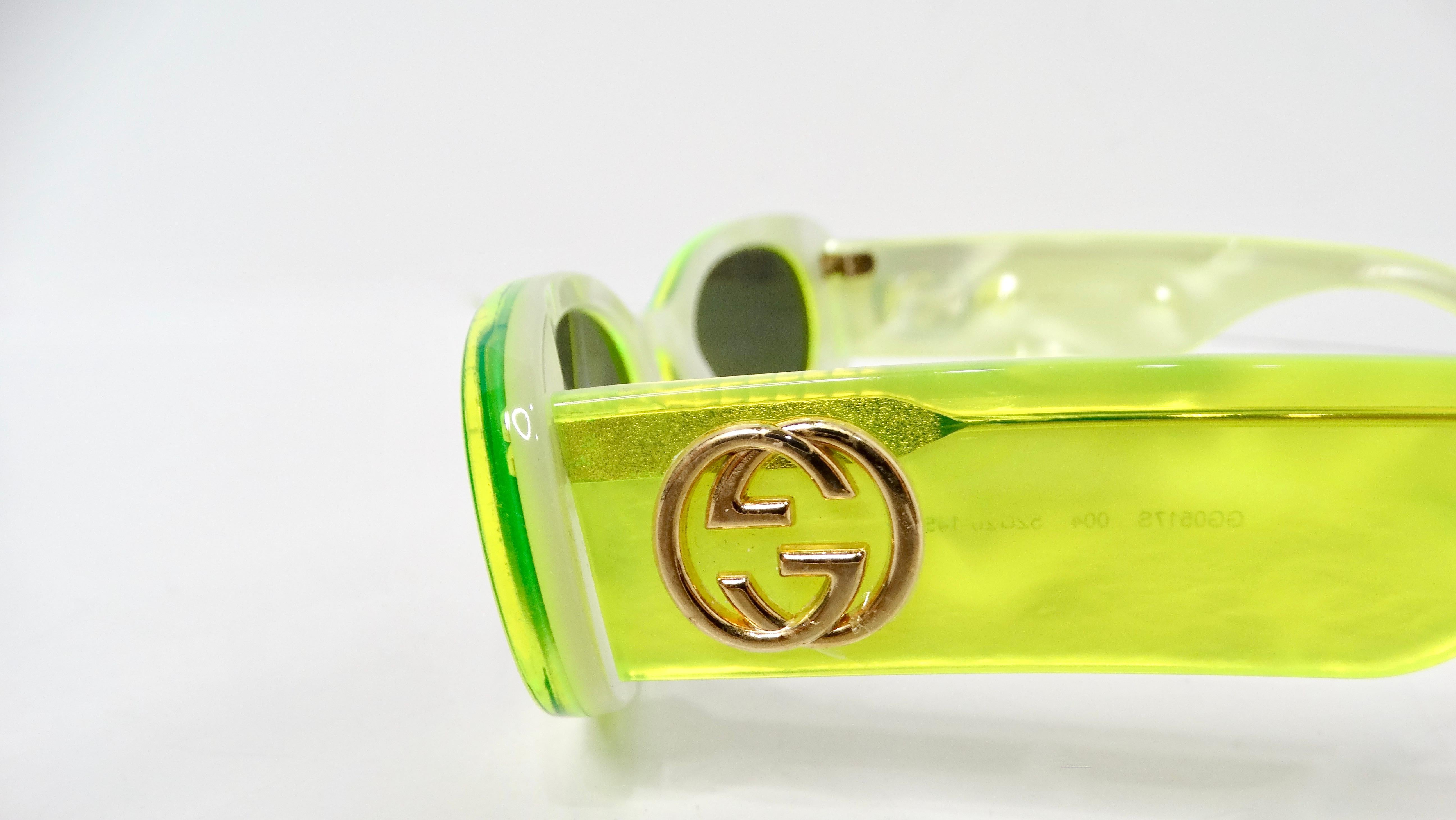 Gucci Fluorescent Neon Yellow Acetate Rectangular Tinted Sunglasses In Good Condition For Sale In Scottsdale, AZ