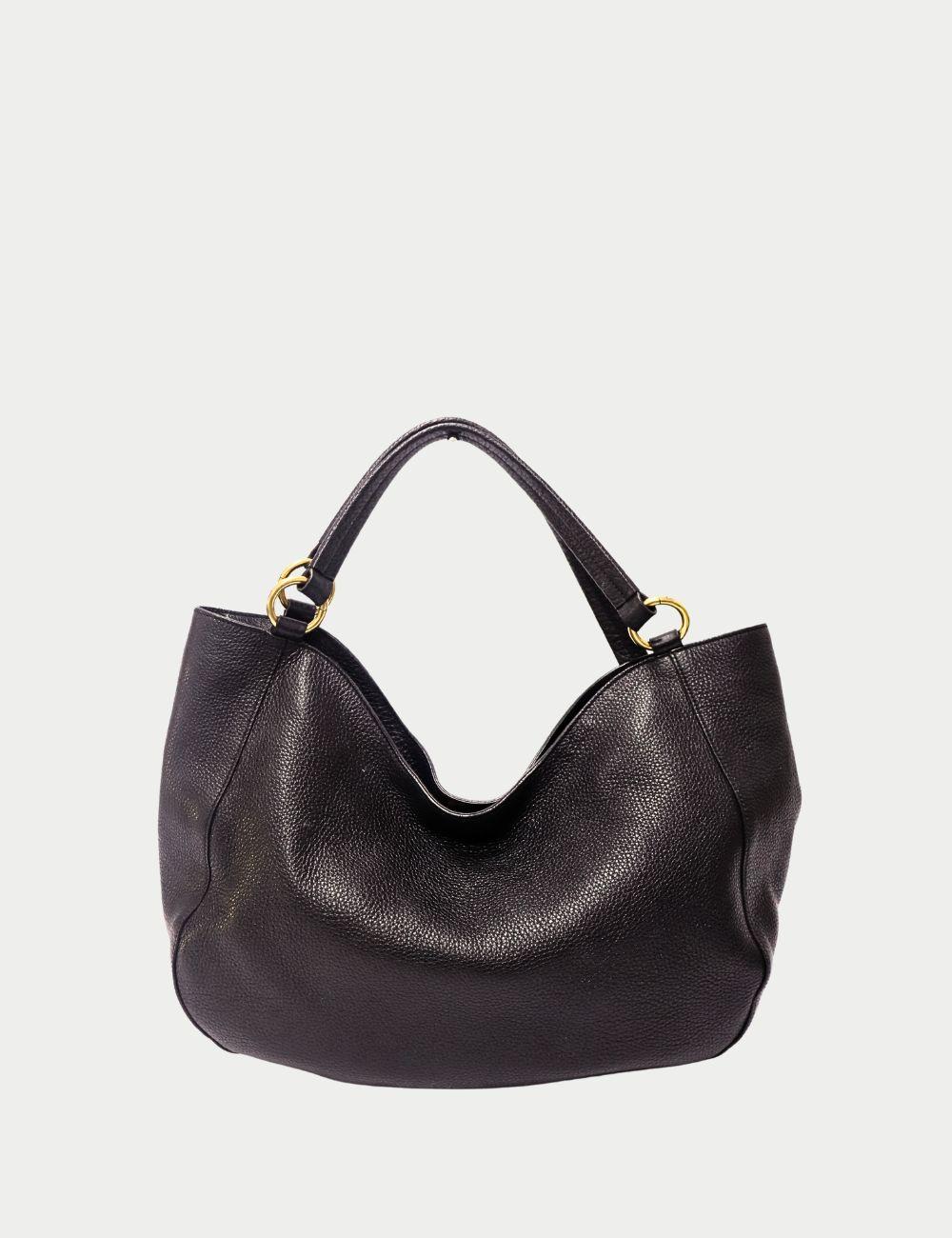 Gucci Black Pebbled Leather Hobo Bag – Gold Hardware


Embrace effortless luxury with the Gucci Black Pebbled Leather Hobo Bag, a timeless everyday carryall from the iconic Italian fashion house. Crafted from supple black pebbled leather, this
