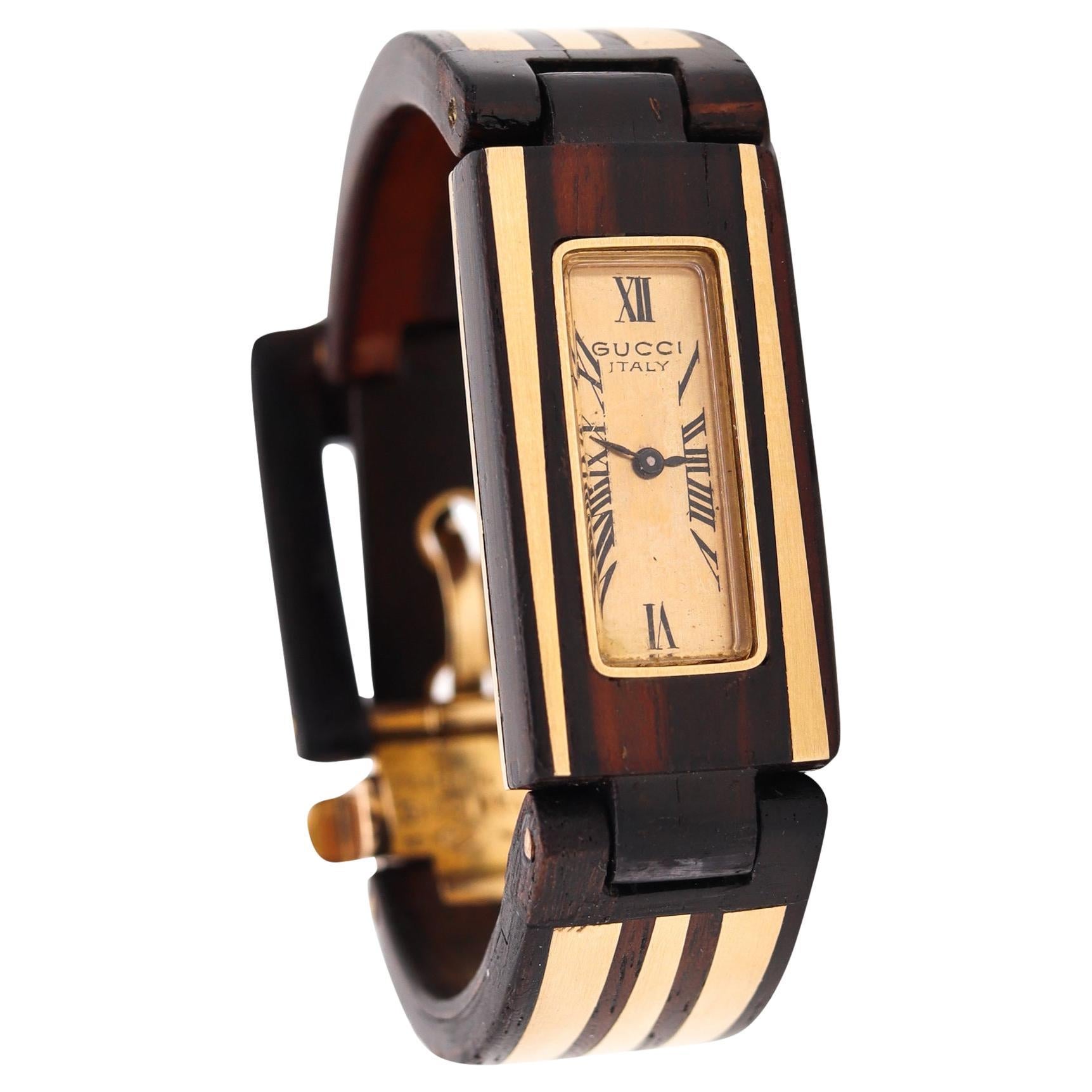 Gucci Frankreich 1968 Seltene Armbanduhr mit Schnalle aus Makassar-Holz mit Intarsien aus 18 Karat Gold im Angebot
