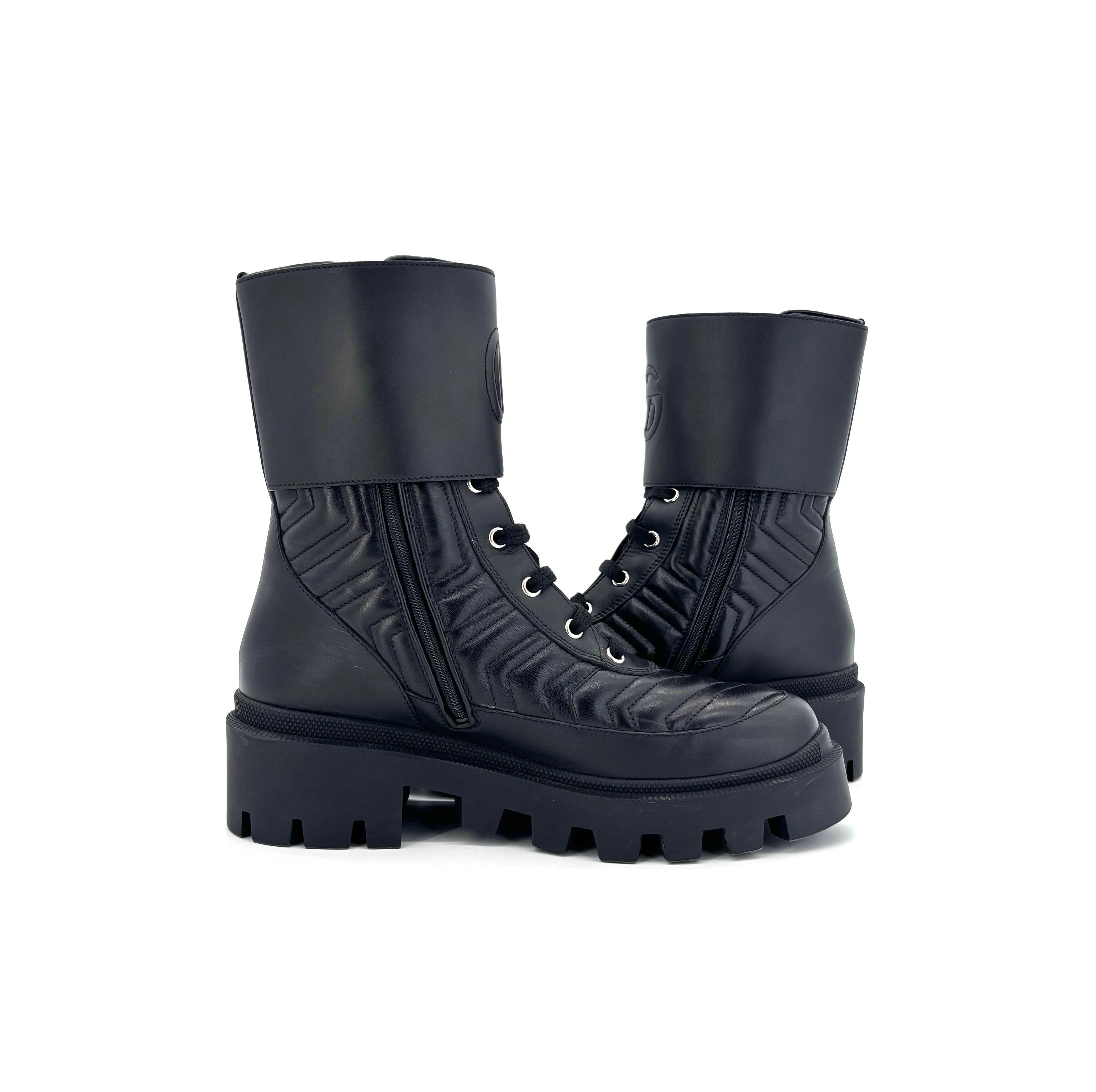 Gucci Frances GG Quilted Matelasse Lug Leather Lace Up Ankle Boots 39.5 Excellent état - En vente à Mechanicsville, VA