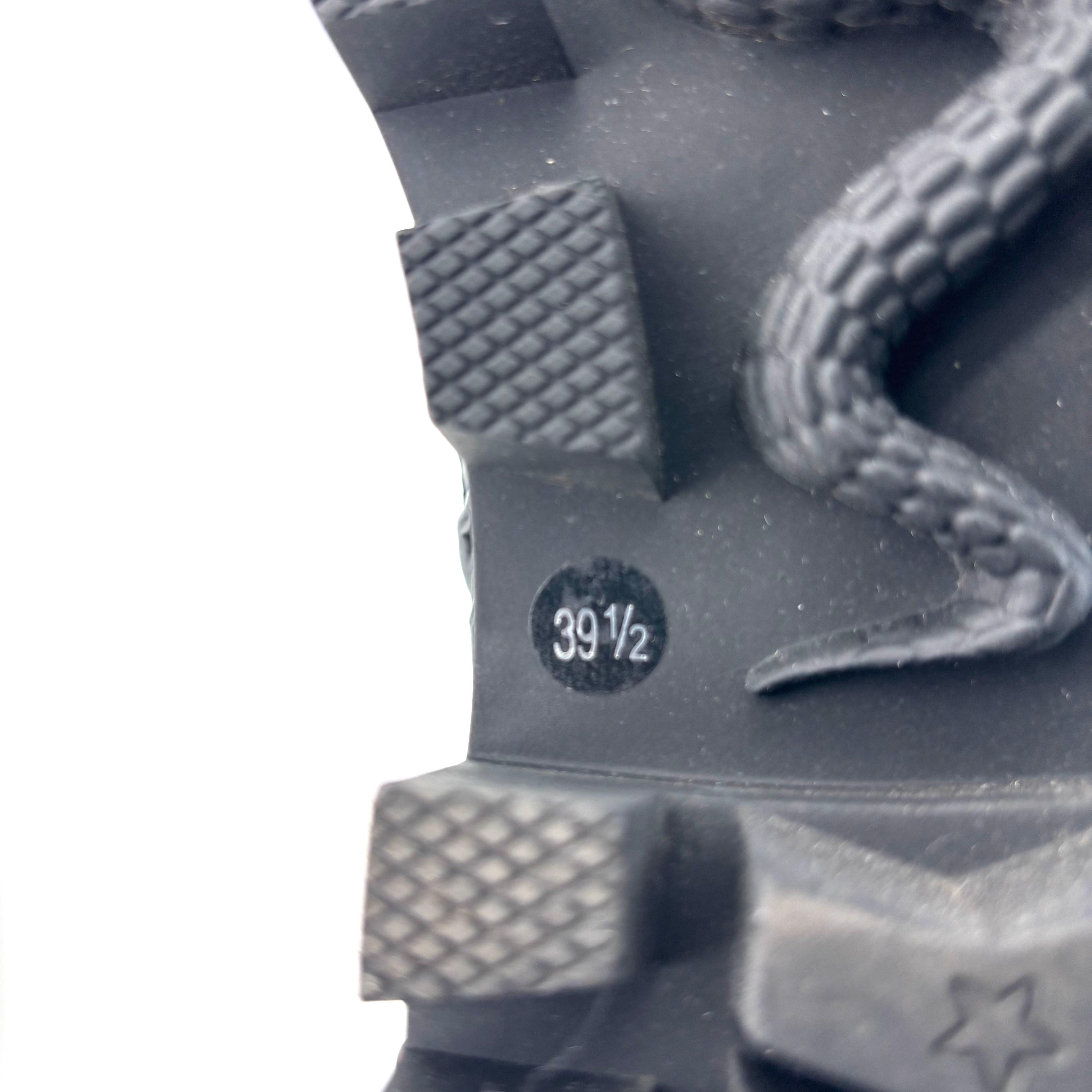 Gucci Frances GG Quilted Matelasse Lug Leather Lace Up Ankle Boots 39.5 en vente 3