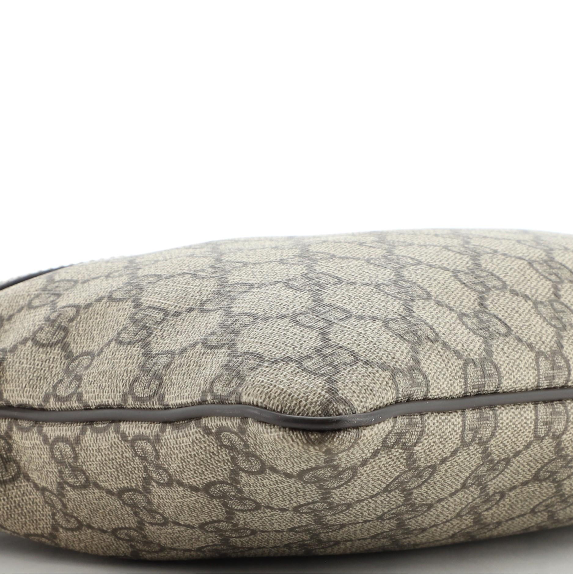 Gucci Bolsa Messenger Plana Cremallera Delantera GG Lona Estucada Mediana 1
