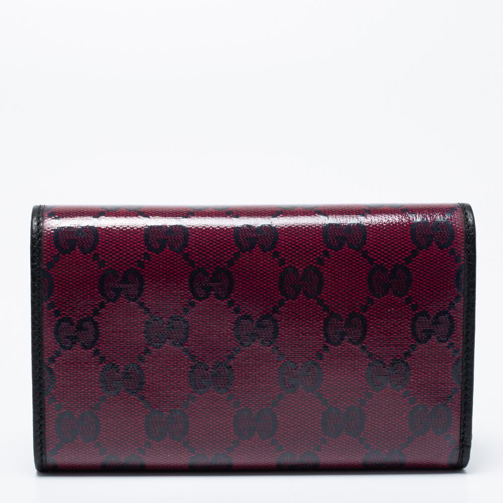 Designed into a trifold style, this Gucci wallet is a must-have. It is created from GG crystal canvas and leather into a compact silhouette. Lined with fabric and leather, the different compartments will keep your monetary essentials