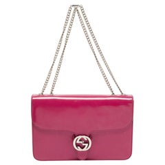 Gucci Borsa a tracolla media con G intrecciata in pelle lucida fucsia