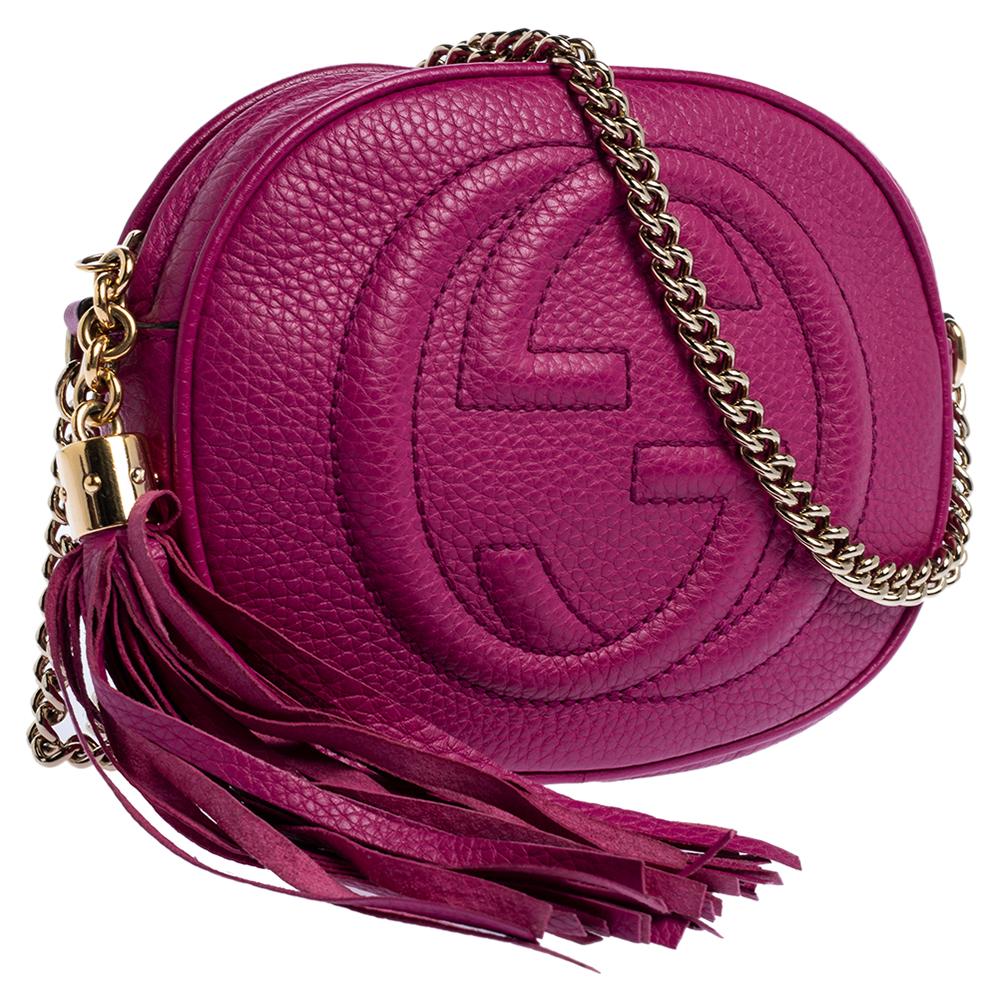 Gucci Fuchsia Leder Mini Soho Disco Kette Crossbody Tasche im Zustand „Gut“ in Dubai, Al Qouz 2