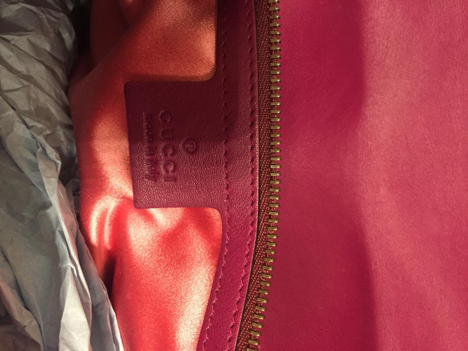 GUCCI fuchsia Marmont medium velvet quilted bag In Good Condition In Lugano, CH