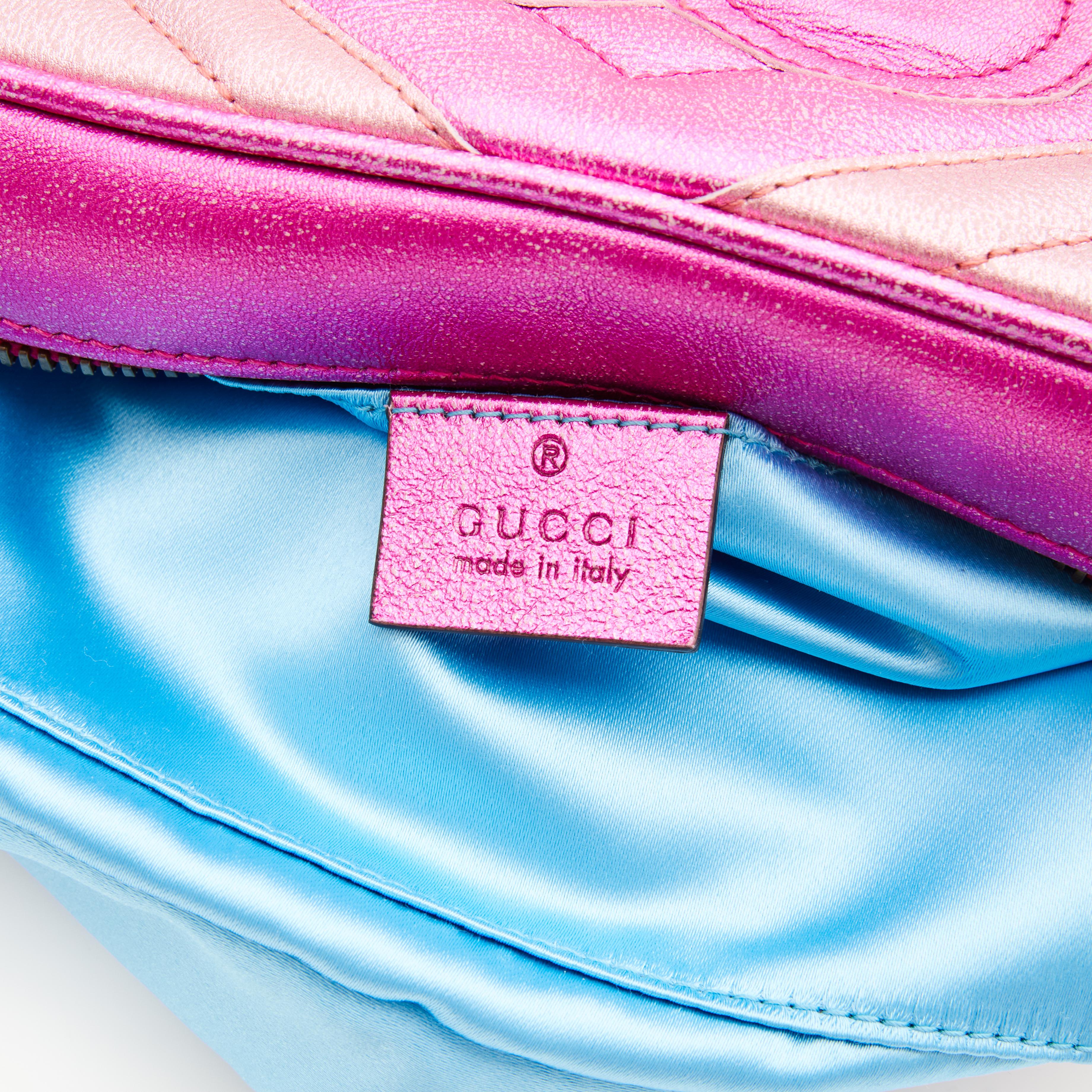Gucci Fuchsia Metallic Marmont GG Matelasse Kameratasche im Zustand „Neu“ in Montreal, Quebec