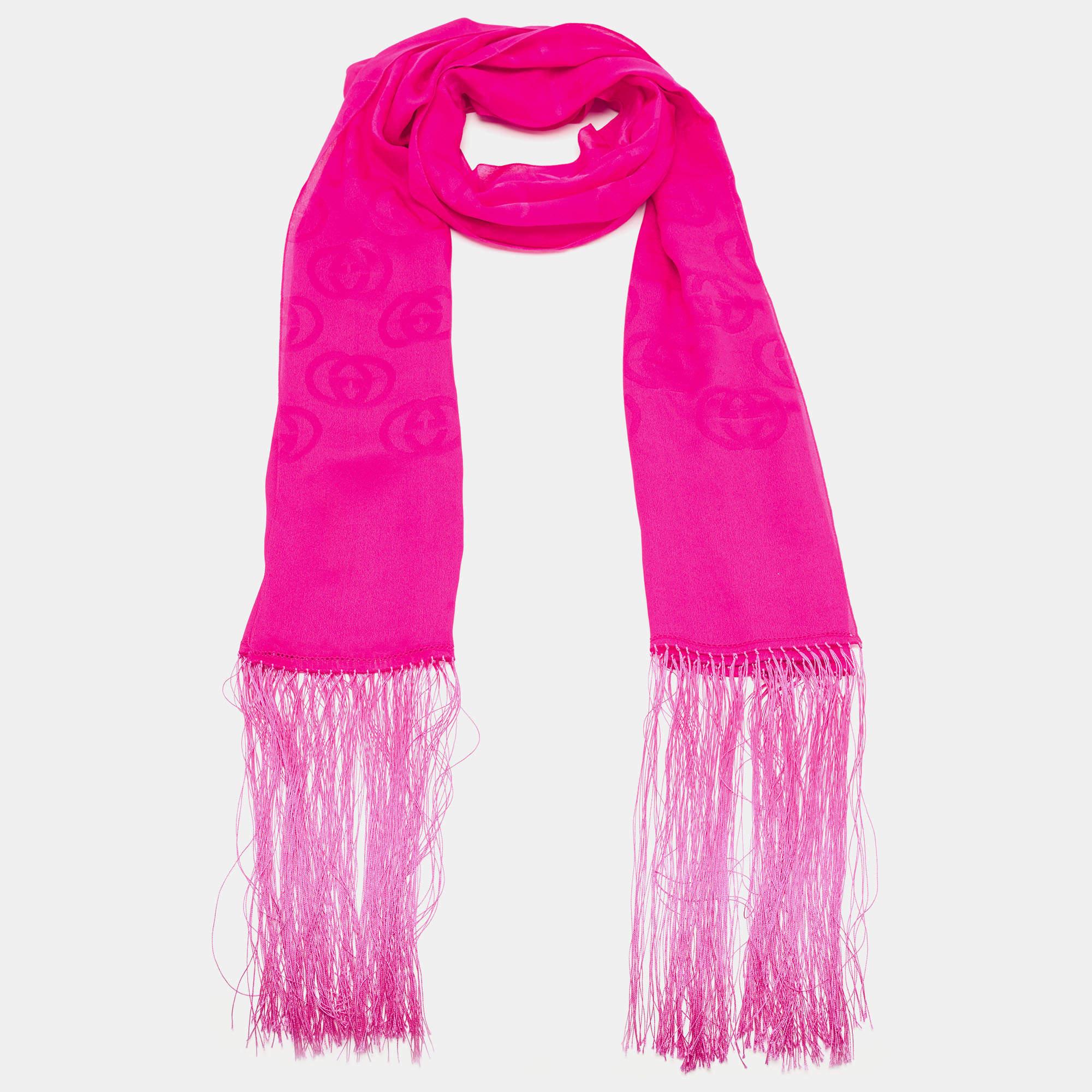 The fuchsia pink shawl scarf from Gucci features the iconic GG pattern all over. Made from silk the scarf is sure to keep you warm and cozy. Featuring fringed edges this stylish creation can be easily teamed up with your winter looks.
