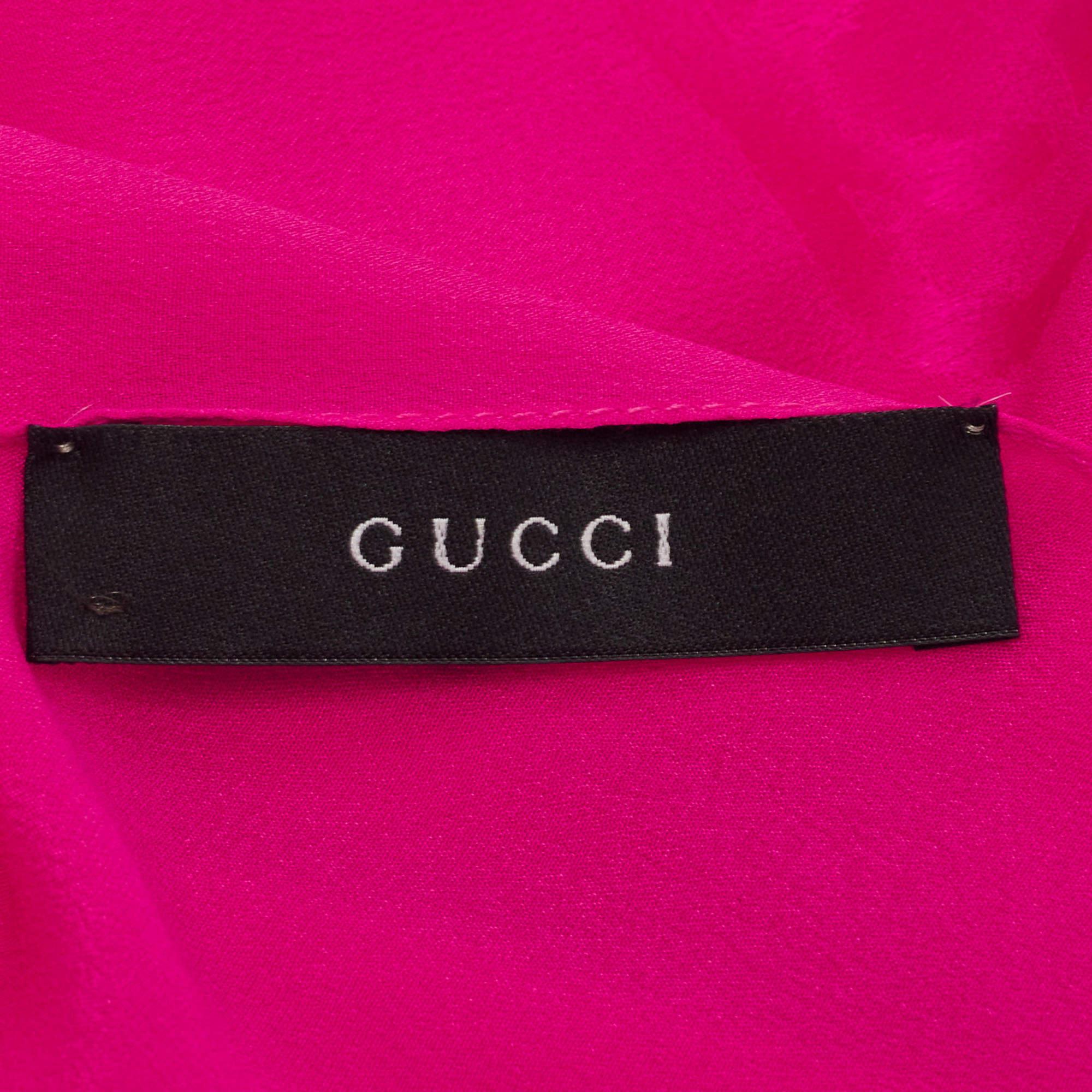 Women's Gucci Fuchsia Pink GG Pattern Silk Fringed Stole For Sale