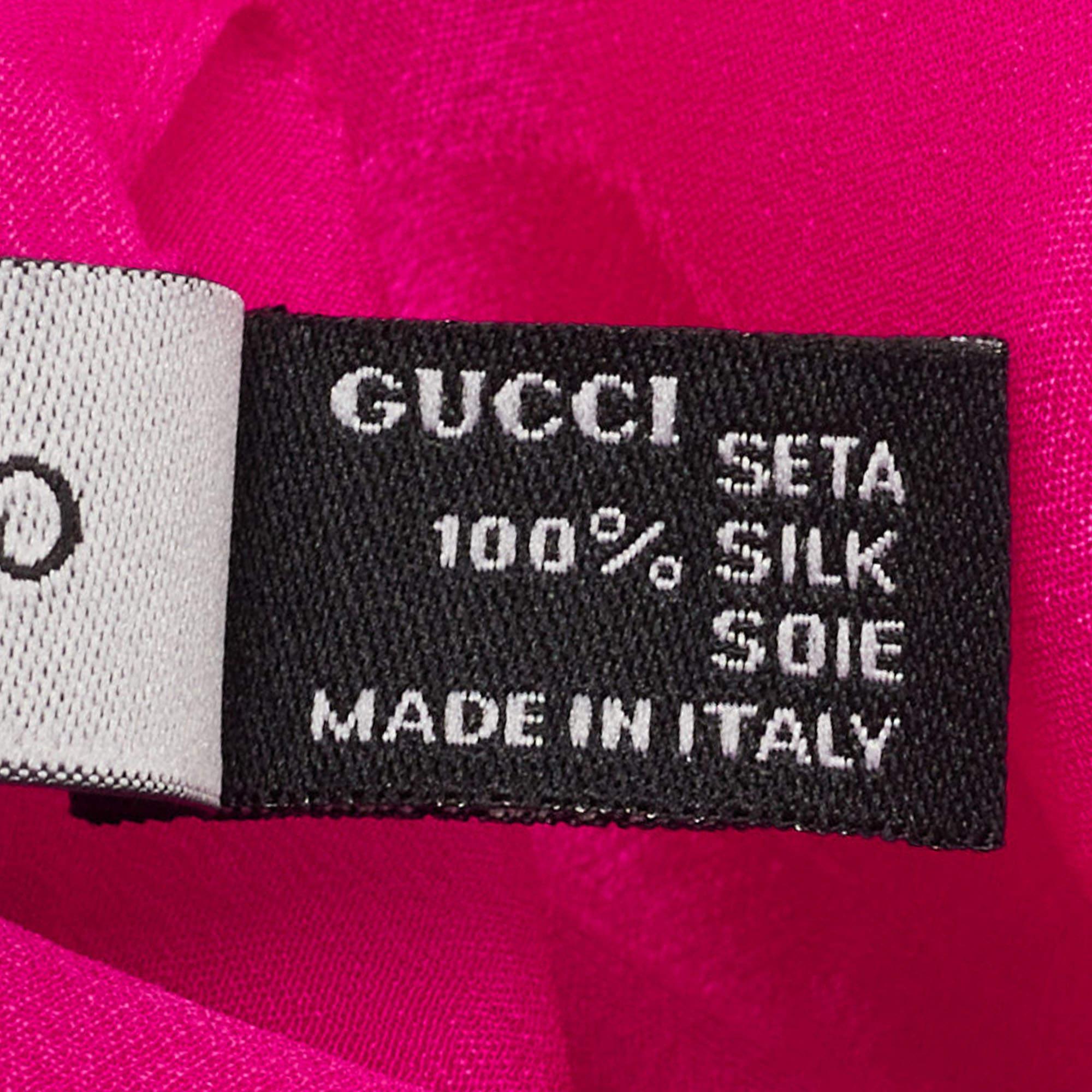 Gucci Fuchsia Pink GG Pattern Silk Fringed Stole For Sale 1