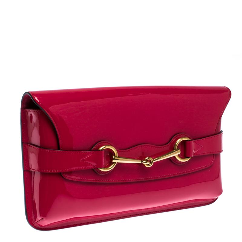 Gucci Fuschia Patent Leather Horsebit Clutch In Excellent Condition In Dubai, Al Qouz 2