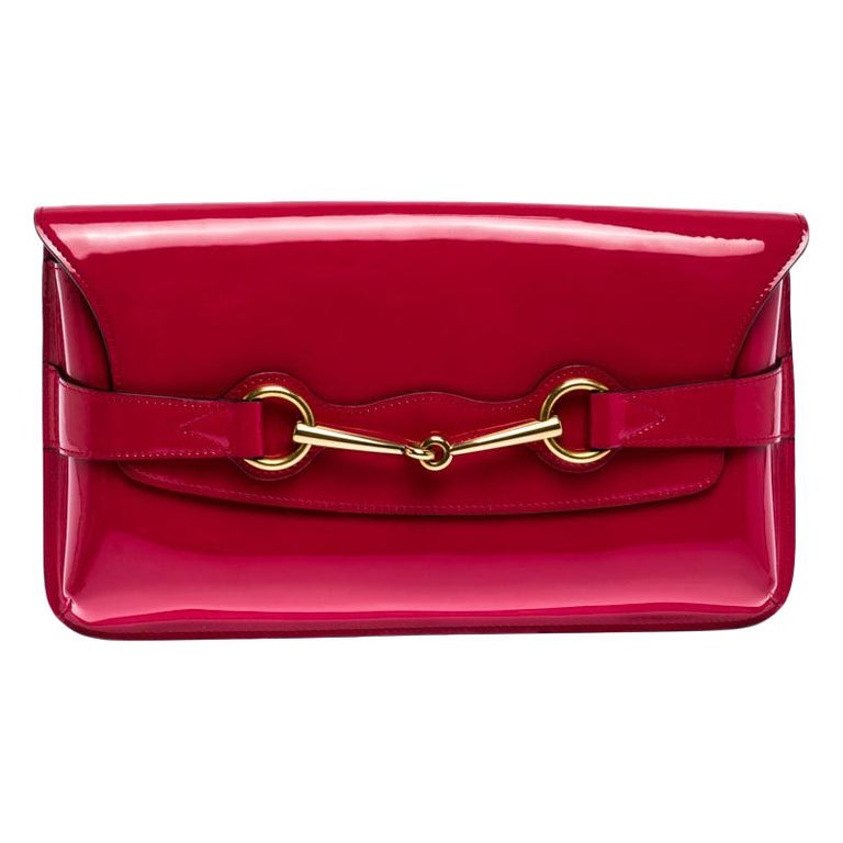 Gucci Fuschia Patent Leather Horsebit Clutch For Sale at 1stDibs