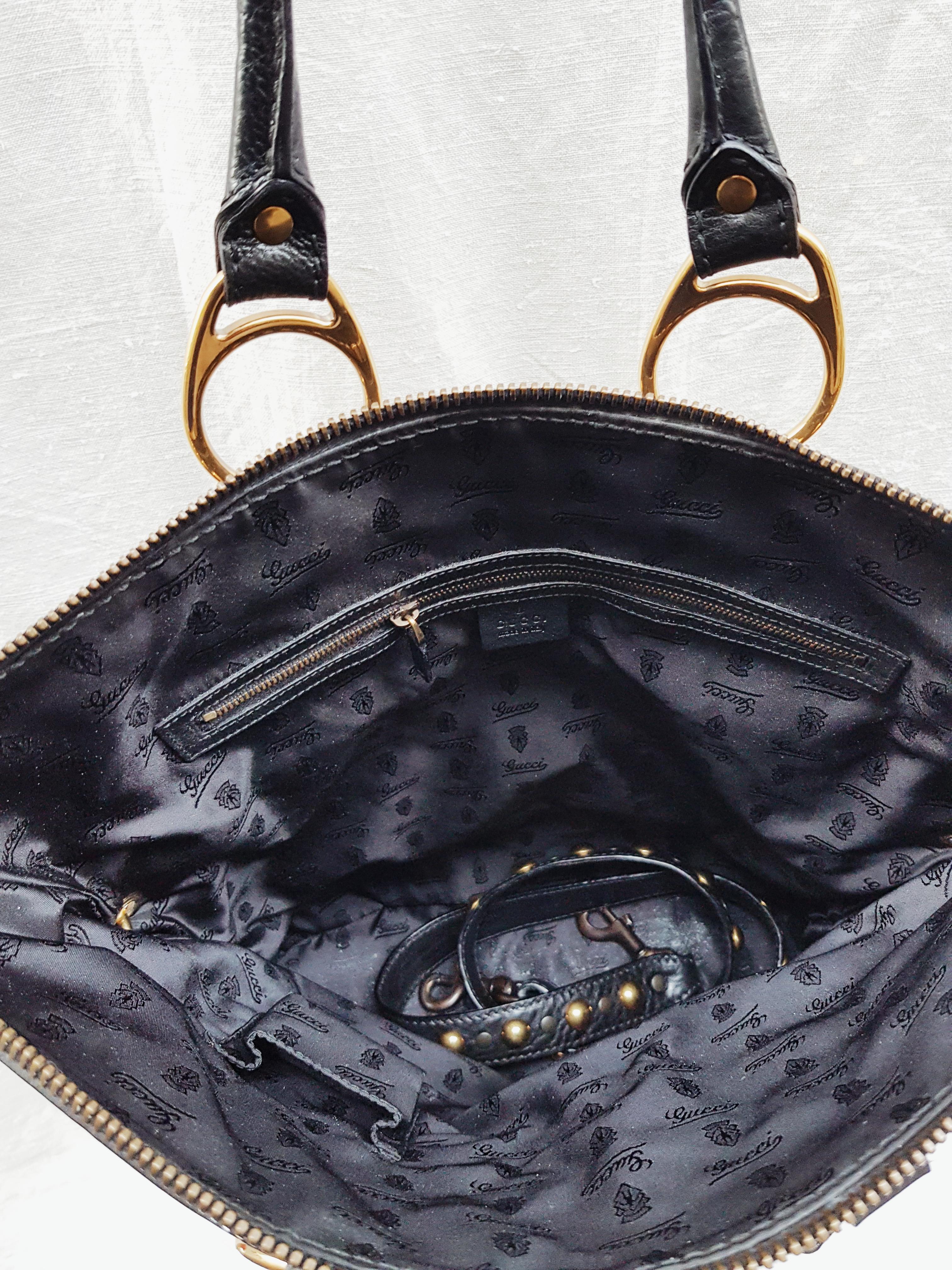 Gucci FW 2008: Borsa Babouska grande e borchiata in nero 1