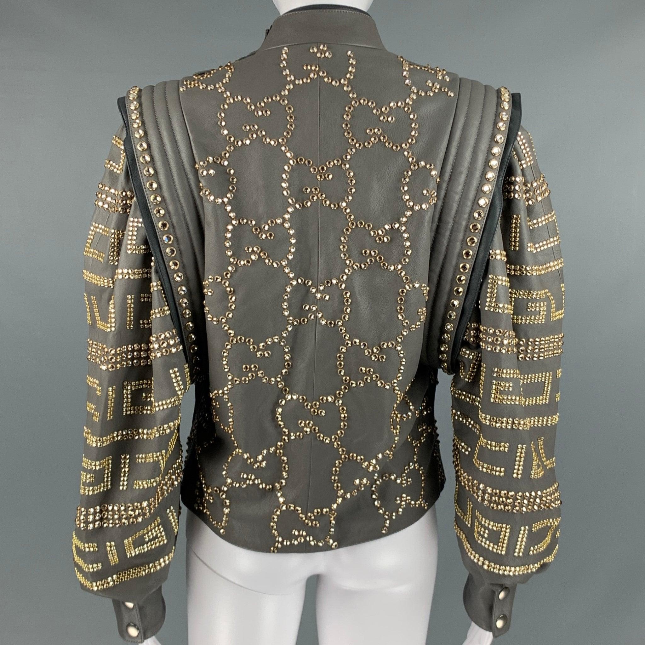 GUCCI FW2018 Runway Size 2 Grey Gold Leather Studded Cropped Jacket In Excellent Condition For Sale In San Francisco, CA