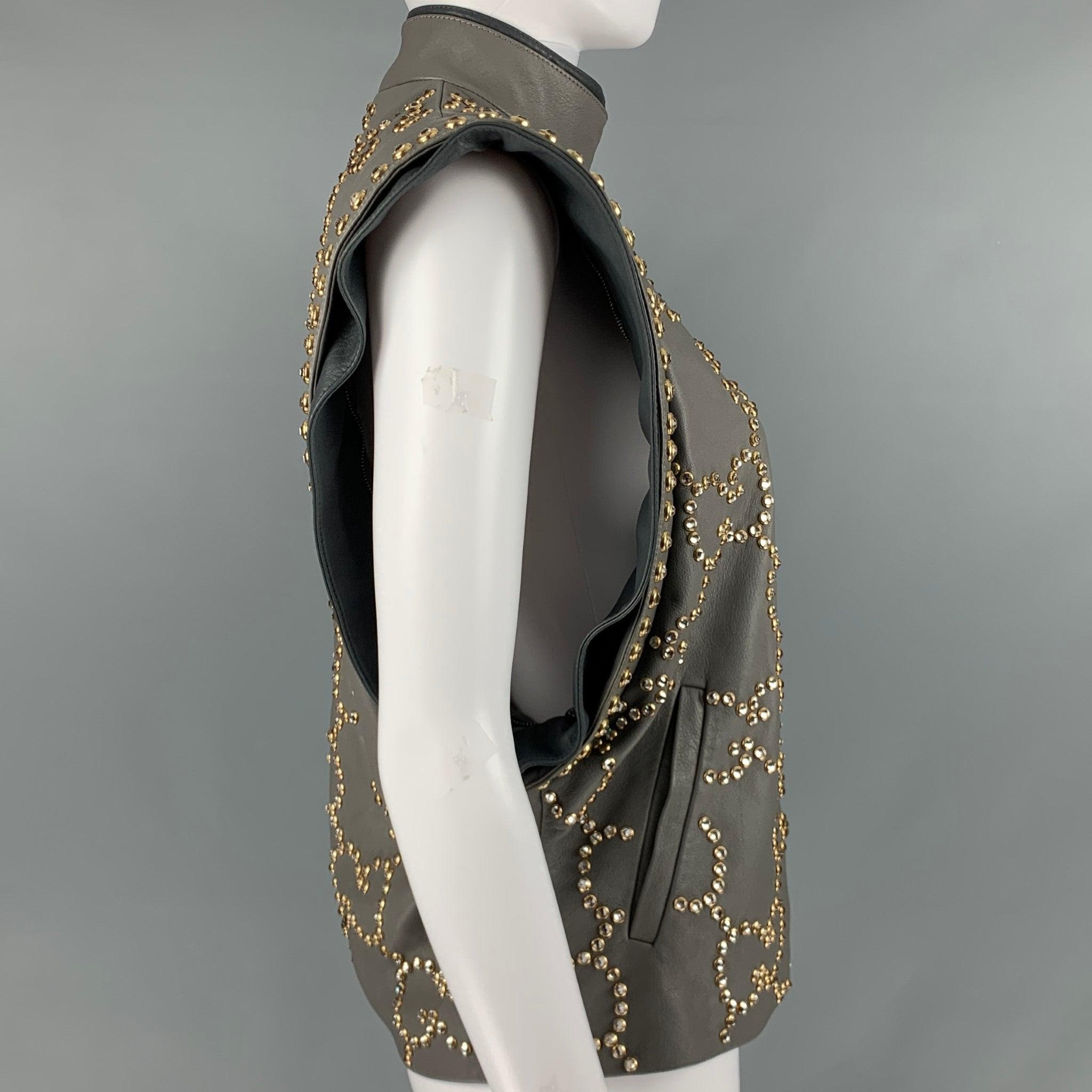 GUCCI FW2018 Runway Size 2 Grey Gold Leather Studded Cropped Jacket For Sale 1
