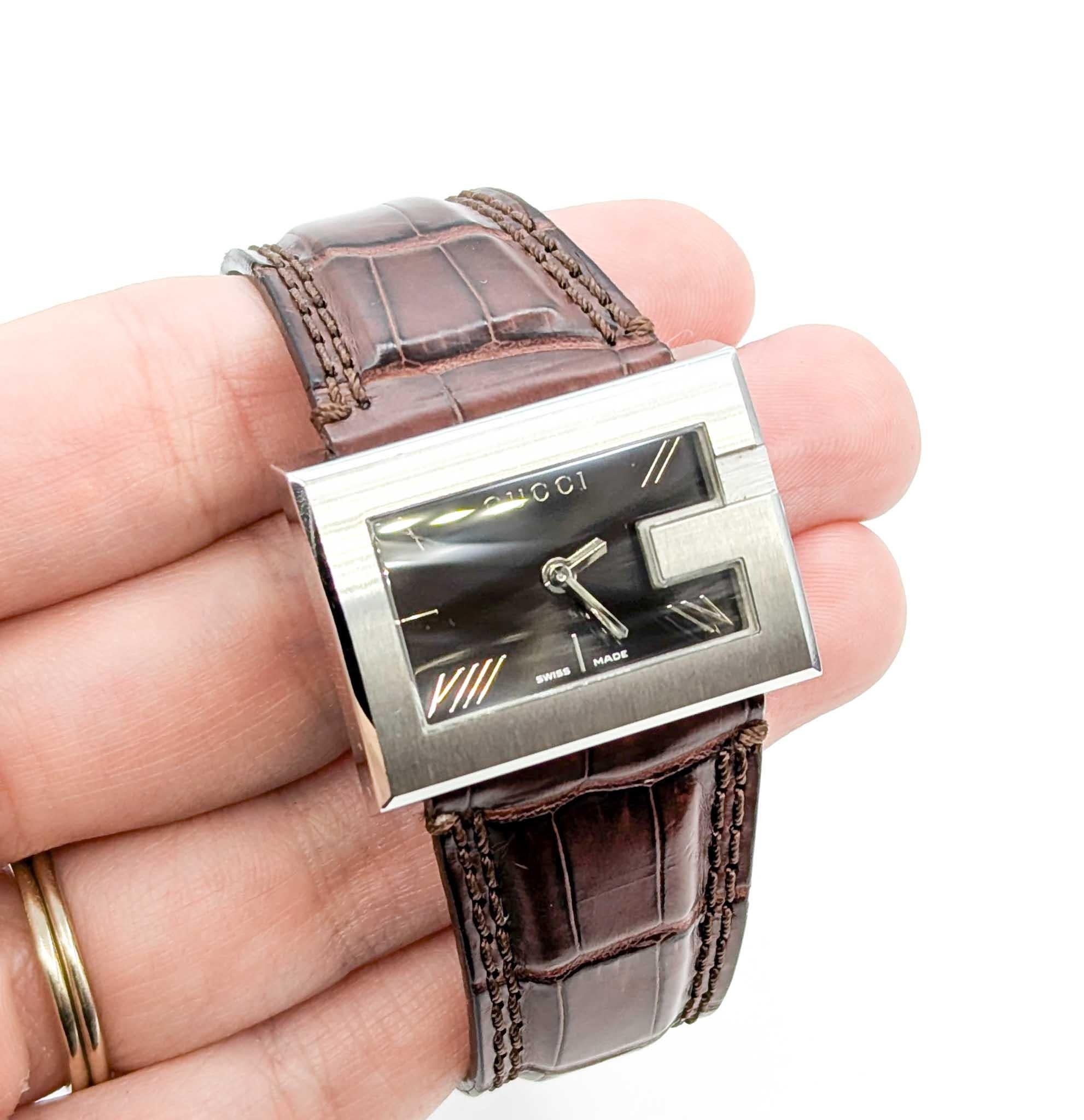 Reloj de acero inoxidable Gucci G 100L Moderno en venta