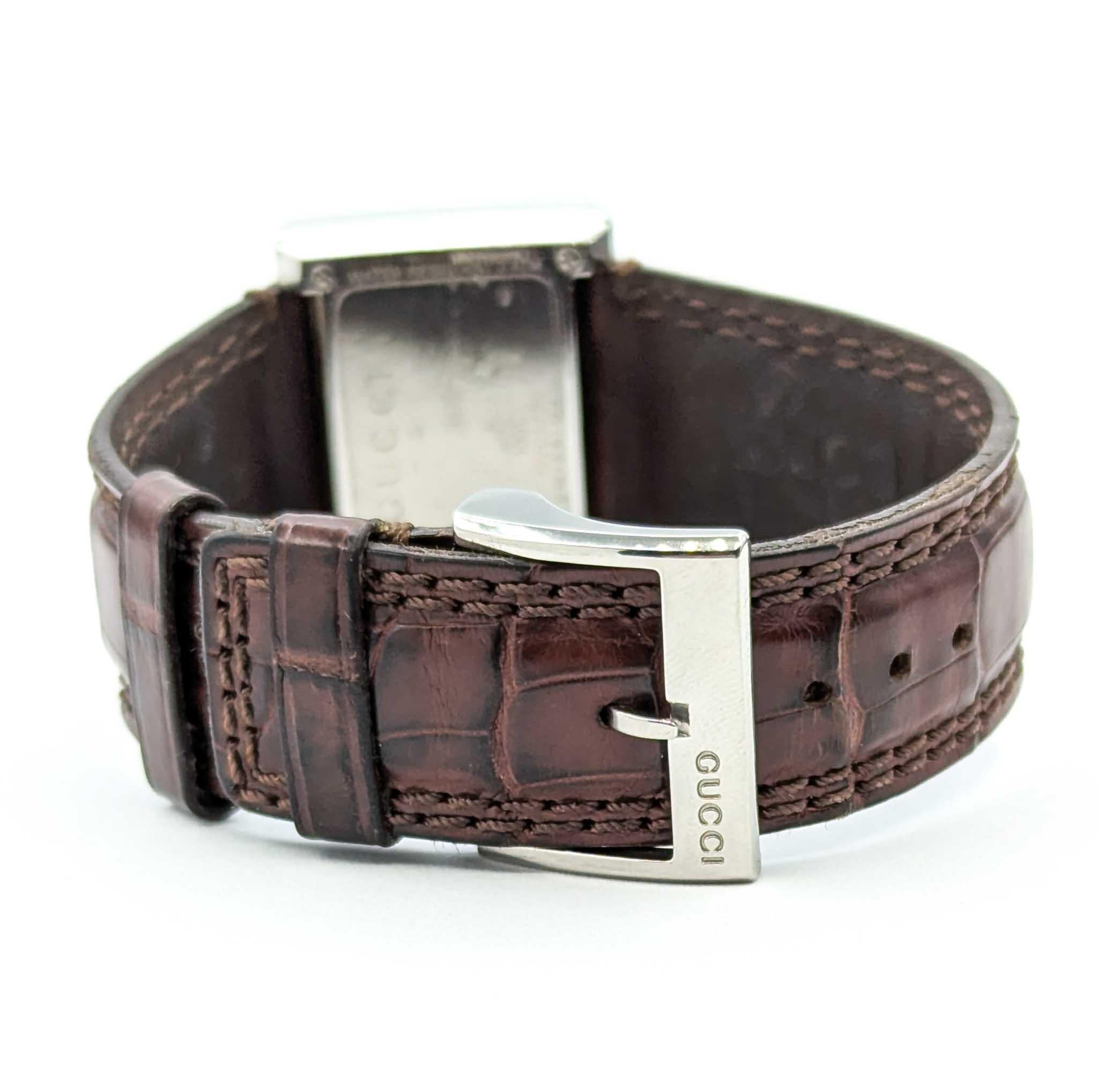 Reloj de acero inoxidable Gucci G 100L en Excelente estado para la venta en Bloomington, MN
