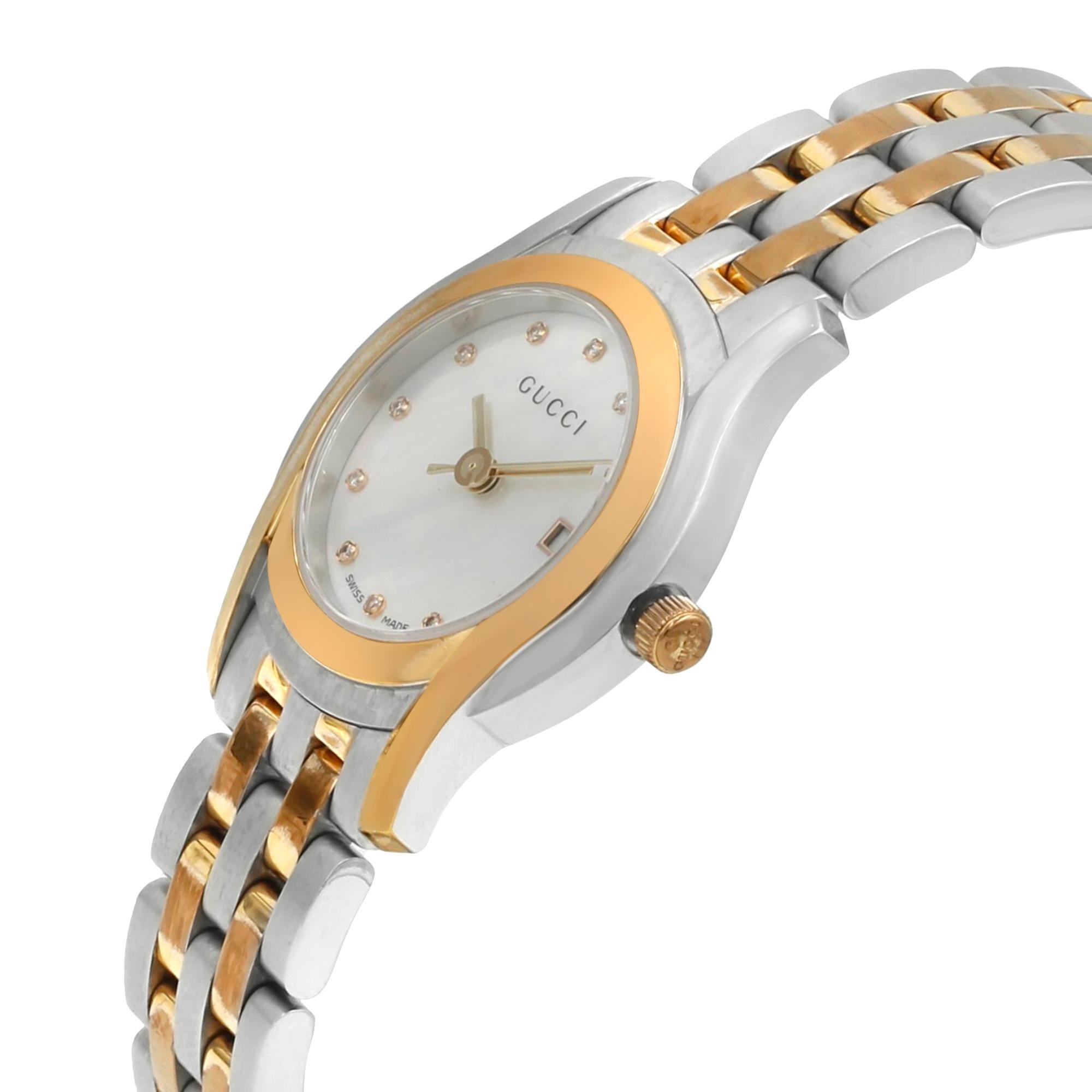 This pre-owned Gucci G-Class YA055529 is a beautiful Ladies timepiece that is powered by a quartz movement which is cased in a stainless steel case. It has a round shape face, date dial and has hand dots style markers. It is completed with a