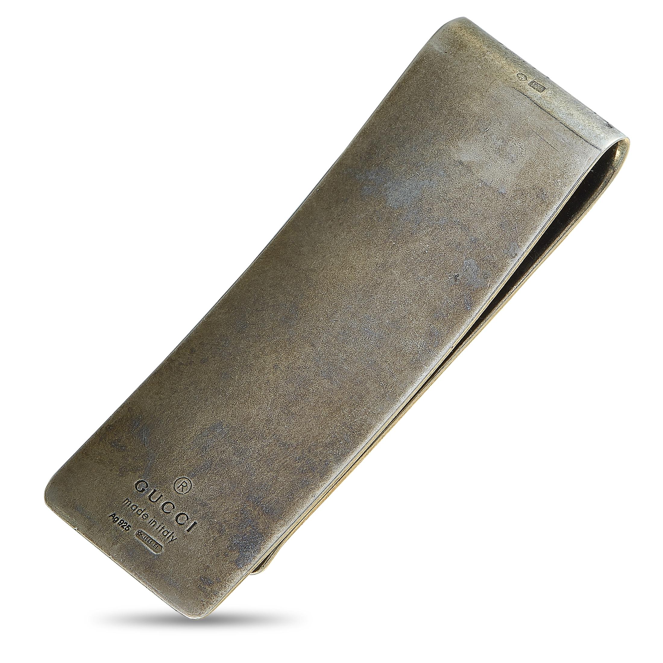The Gucci “G Cube” money clip is made of aged sterling silver and weighs 23 grams, measuring 2.25” in length and 0.75” in width.
 
 This item is offered in brand new condition and includes the manufacturer’s box and papers.