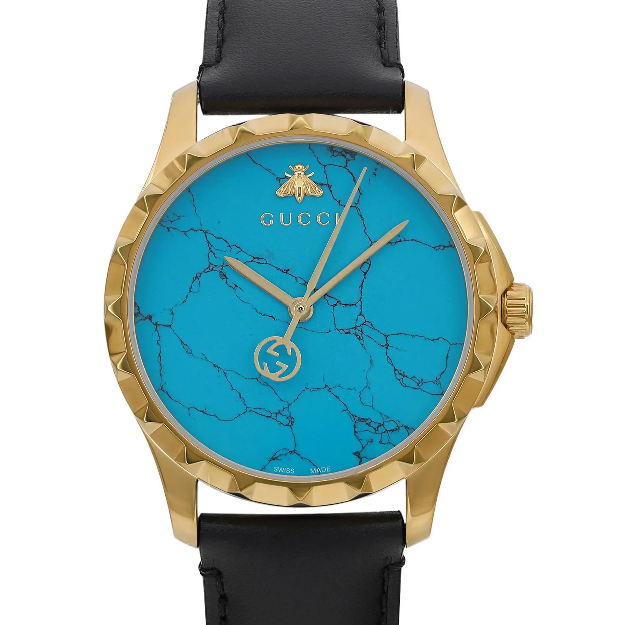 Modèle d'affichage. La montre peut présenter de légères imperfections dues à la manipulation en magasin. Sans boîte et papiers d'origine. Livré avec une boîte chronostore.


Informations générales :
Marque : Gucci
Type : Montre-bracelet
Département