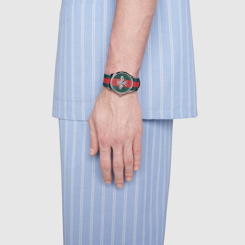 Gucci G-Zeitlose Silber Bienen Damenuhr YA1264148 für Damen oder Herren im Angebot