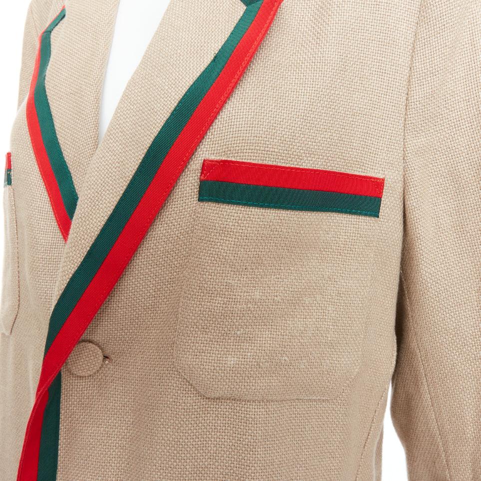 Gucci Garden Alessandro Michele cappotto lungo beige verde rosso con bordi a rete
Riferimento: JACG/A00208
Marchio: Gucci
Designer: A. Michel
Collection'S: Giardino
Materiale: Sembra lino
Colore: Beige, Rosso
Modello: A righe
Chiusura: