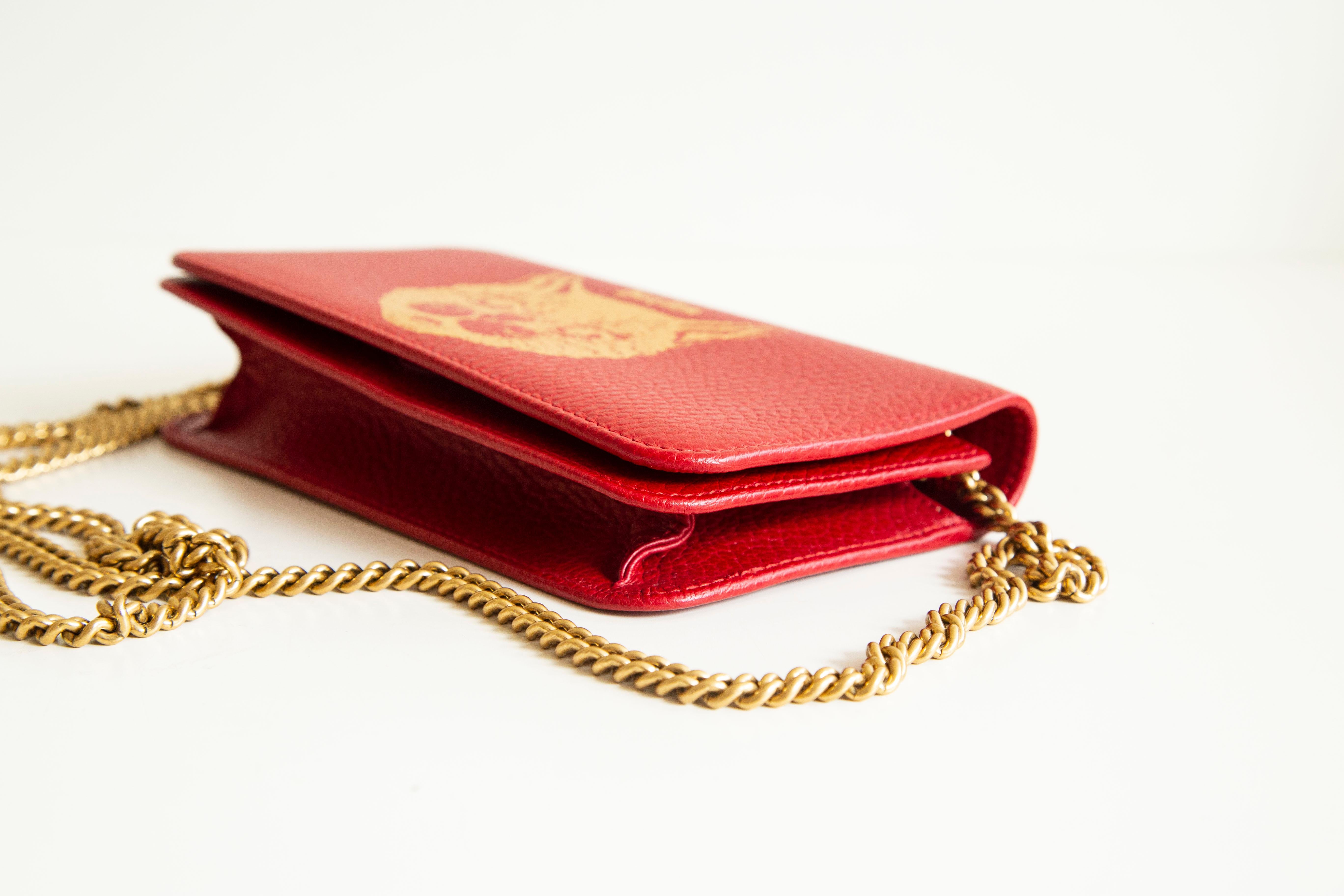 Gucci  Garden Cat Chain Pouch in Red Leather In Excellent Condition For Sale In Arnhem, NL