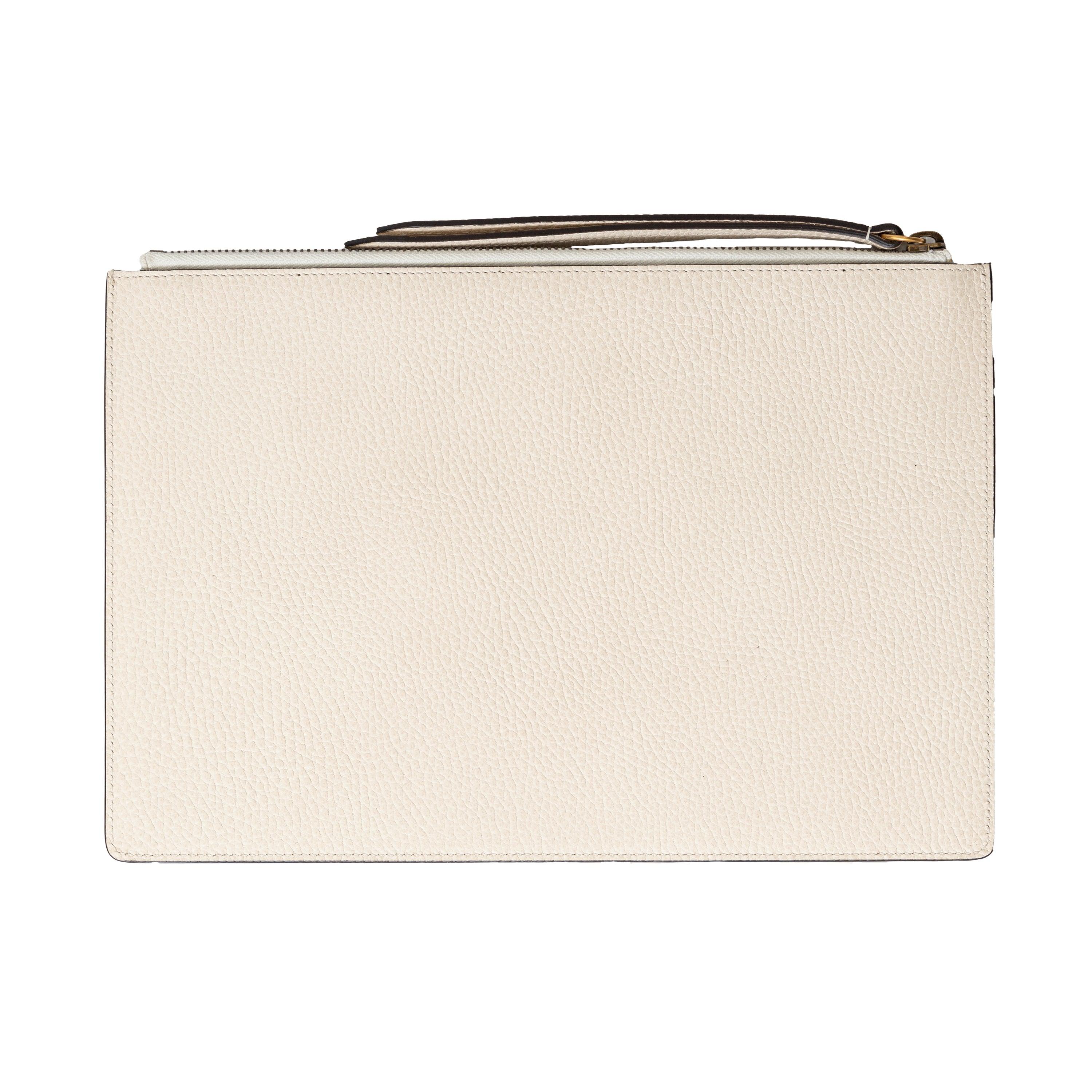 This off-white leather clutch from the Gucci Garden collection features a metallic gold cat graphic print, antiqued gold-tone hardware, nylon lining, and a zip closure.
 Inclusion: box, dust bag. 
 Measurement: Height:20;Width:29.5;Depth:0.3 
