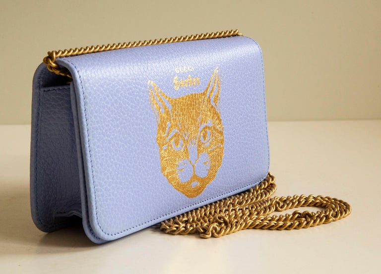 Gucci Garden Limited Edition Cat Chain Pouch Crossbody Bag in Light Lila  For Sale at 1stDibs | gucci garden wallet