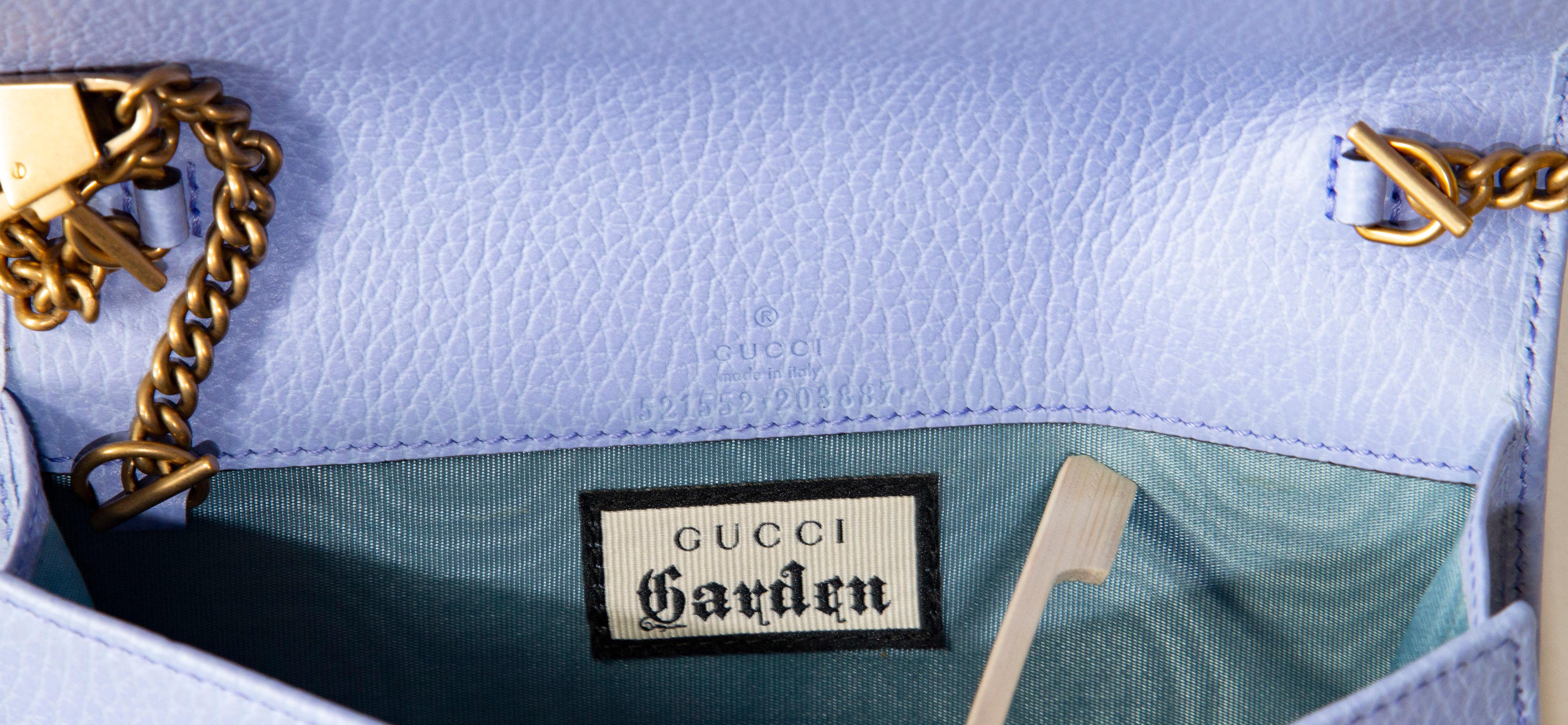 Gucci Garden - Sac à bandoulière en cuir Lila clair avec chaîne en forme de chat, édition limitée en vente 4