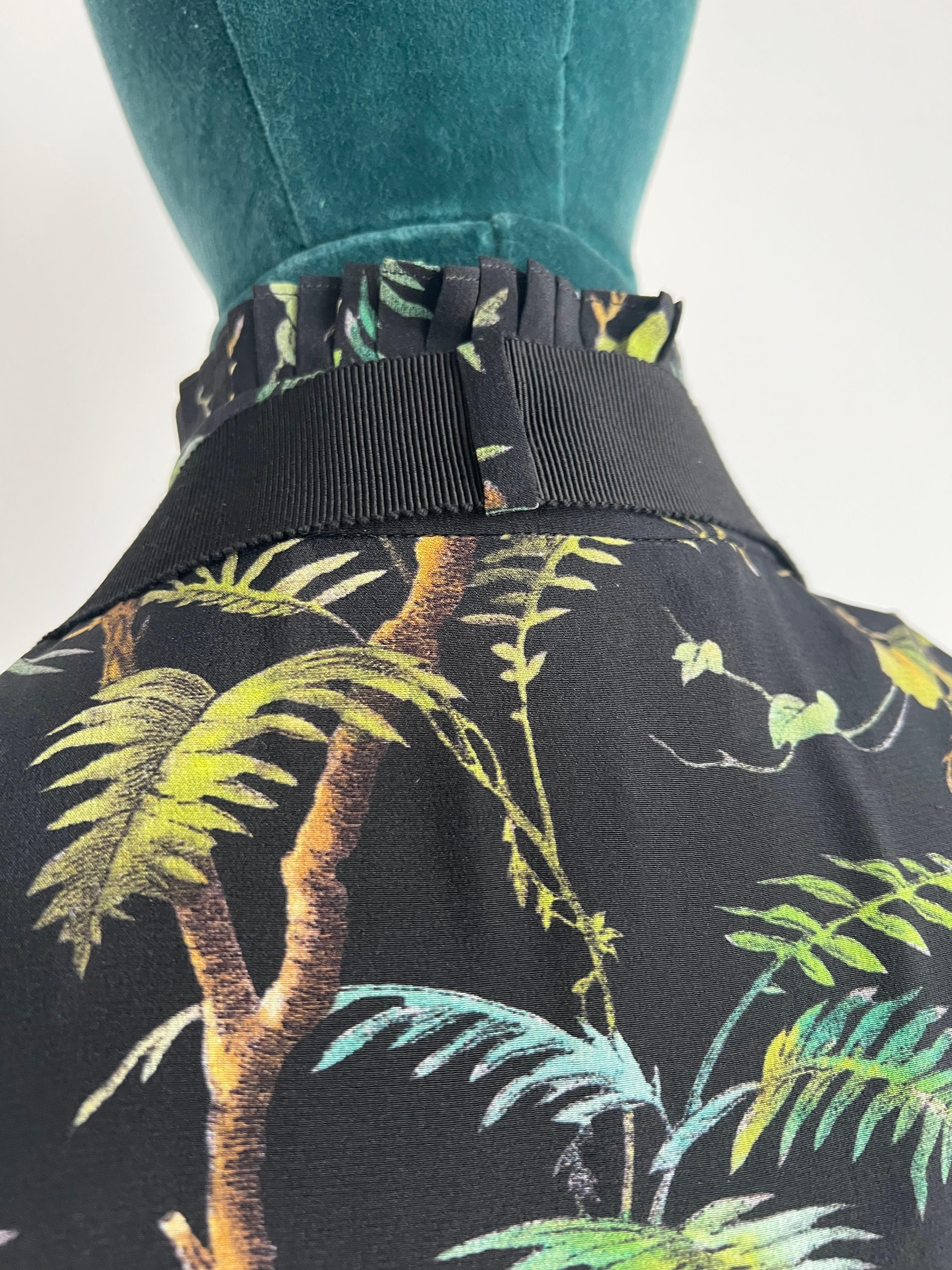 Gucci-Gartenseidenfaltenkleid mit Perlenknöpfen und truffle-Details  (Schwarz) im Angebot