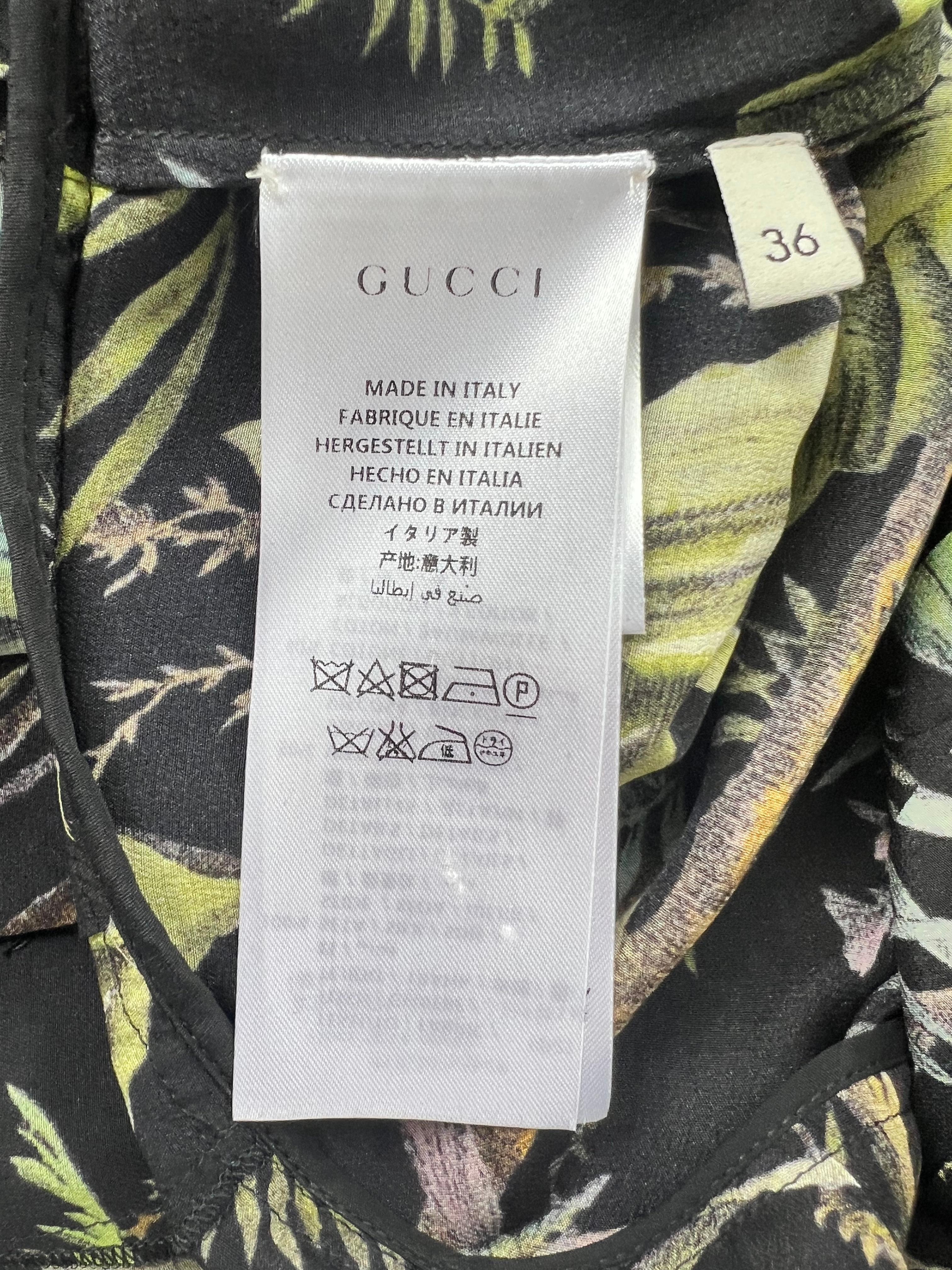 Gucci-Gartenseidenfaltenkleid mit Perlenknöpfen und truffle-Details  im Angebot 1