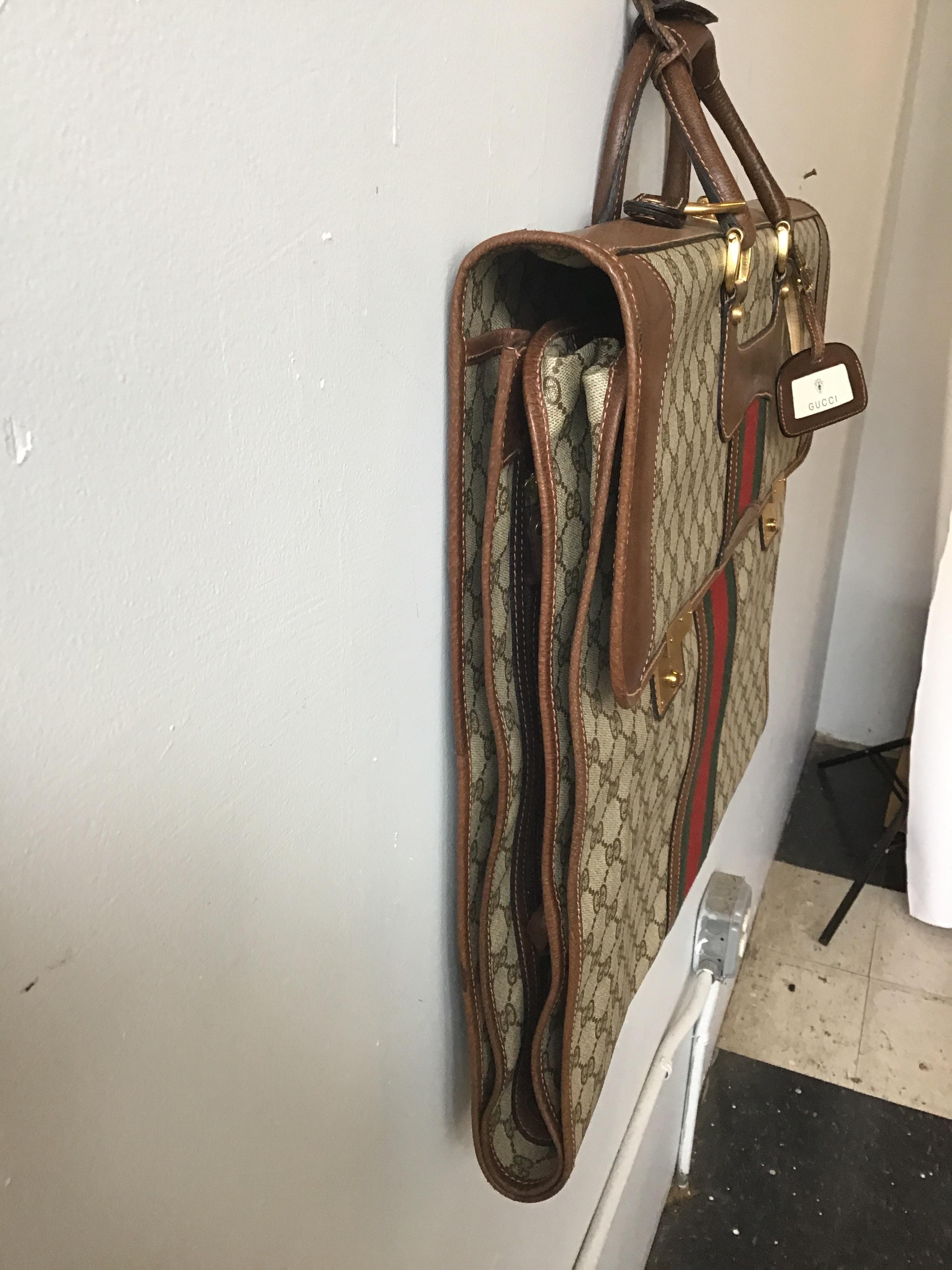 Gucci Garment Bag In Good Condition In Tarrytown, NY