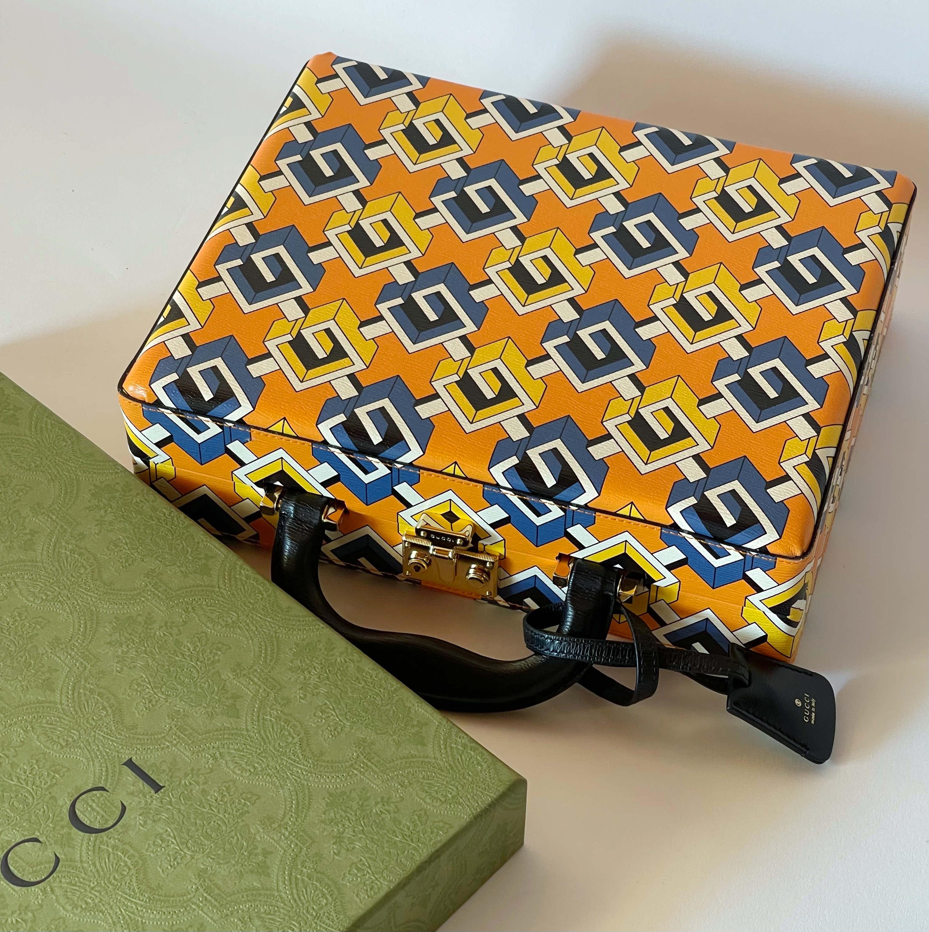 GUCCI Geometric G Briefcase Poker Card Game Set For Sale 4