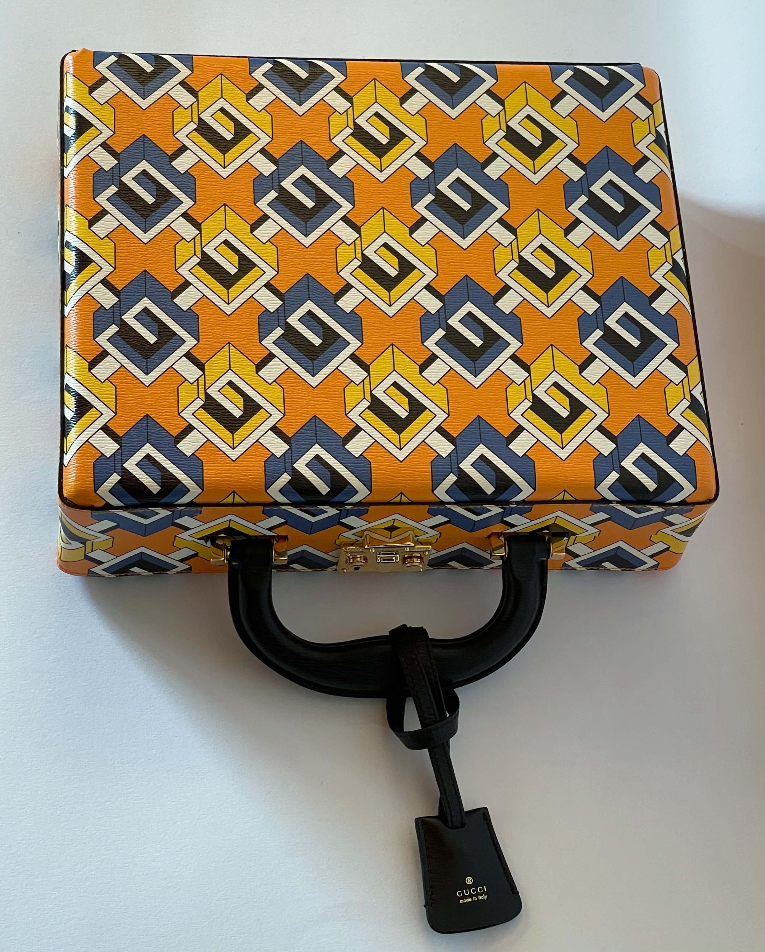 GUCCI Geometric G Briefcase Poker Card Game Set In New Condition For Sale In Los Angeles, CA
