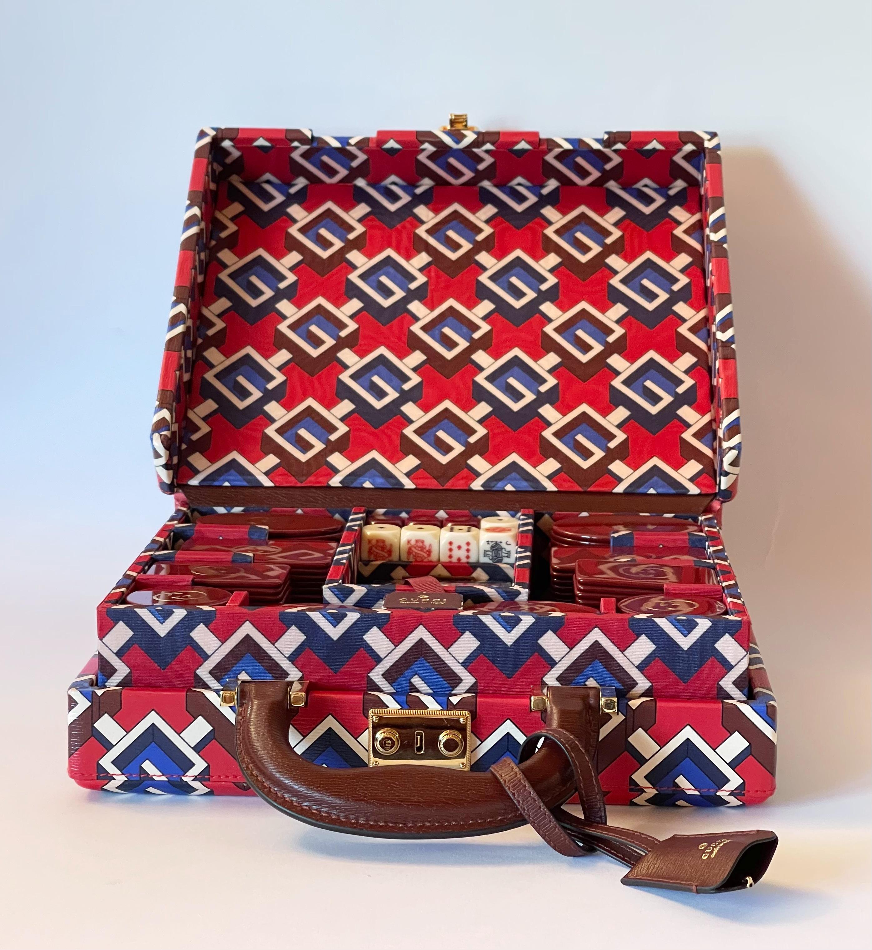 GUCCI Geometrische G Aktentasche Poker Kartenspiel Set (Leinwand) im Angebot