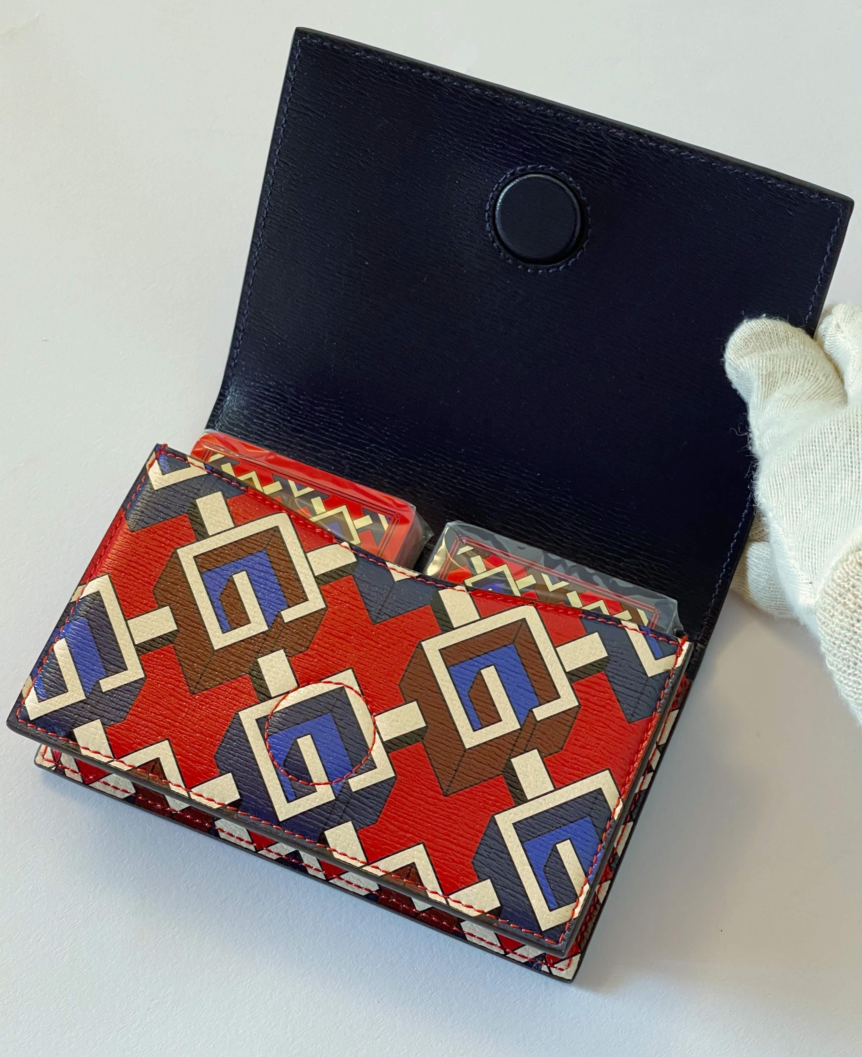 Italiano Gucci Set di carte da gioco doppie con la G geometrica in vendita